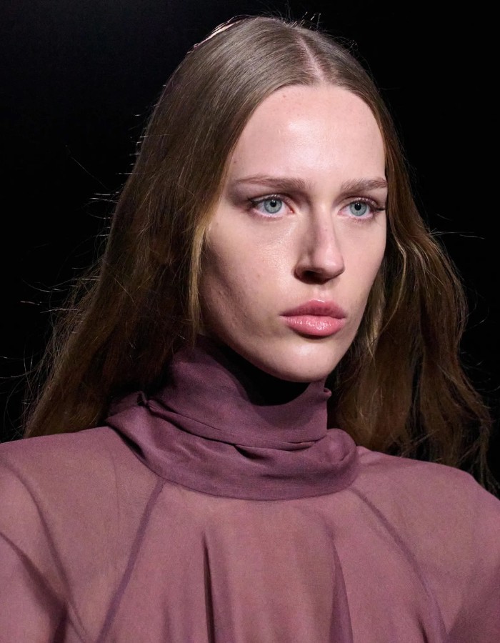 Hinh anh Từ mỹ thuật đến 6 xu hướng trang điểm Xuân Hè 2026 16