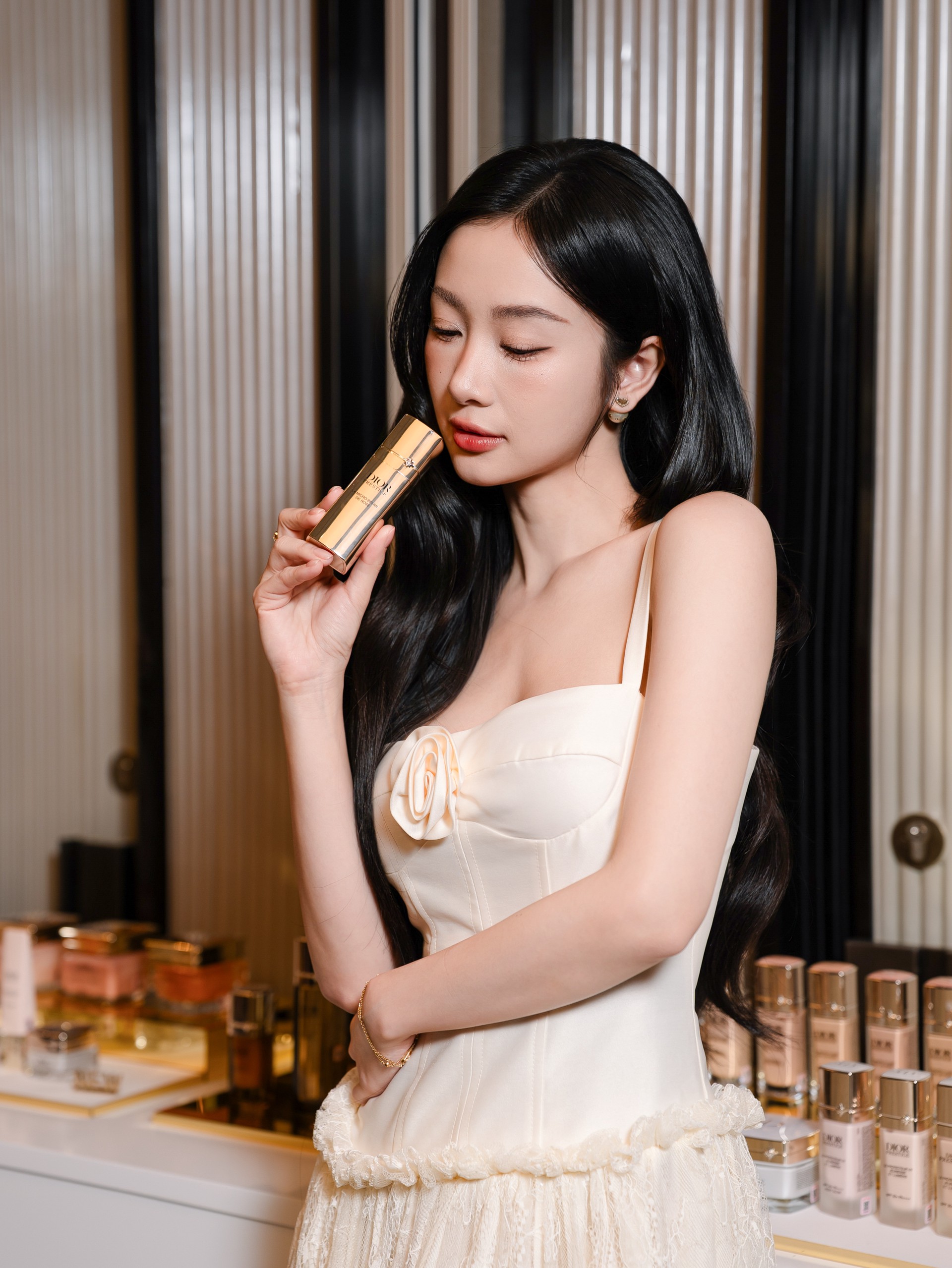 Hinh anh La Micro-Brume de Rose: Làn sương đánh thức sức sống làn da từ Dior Prestige 7