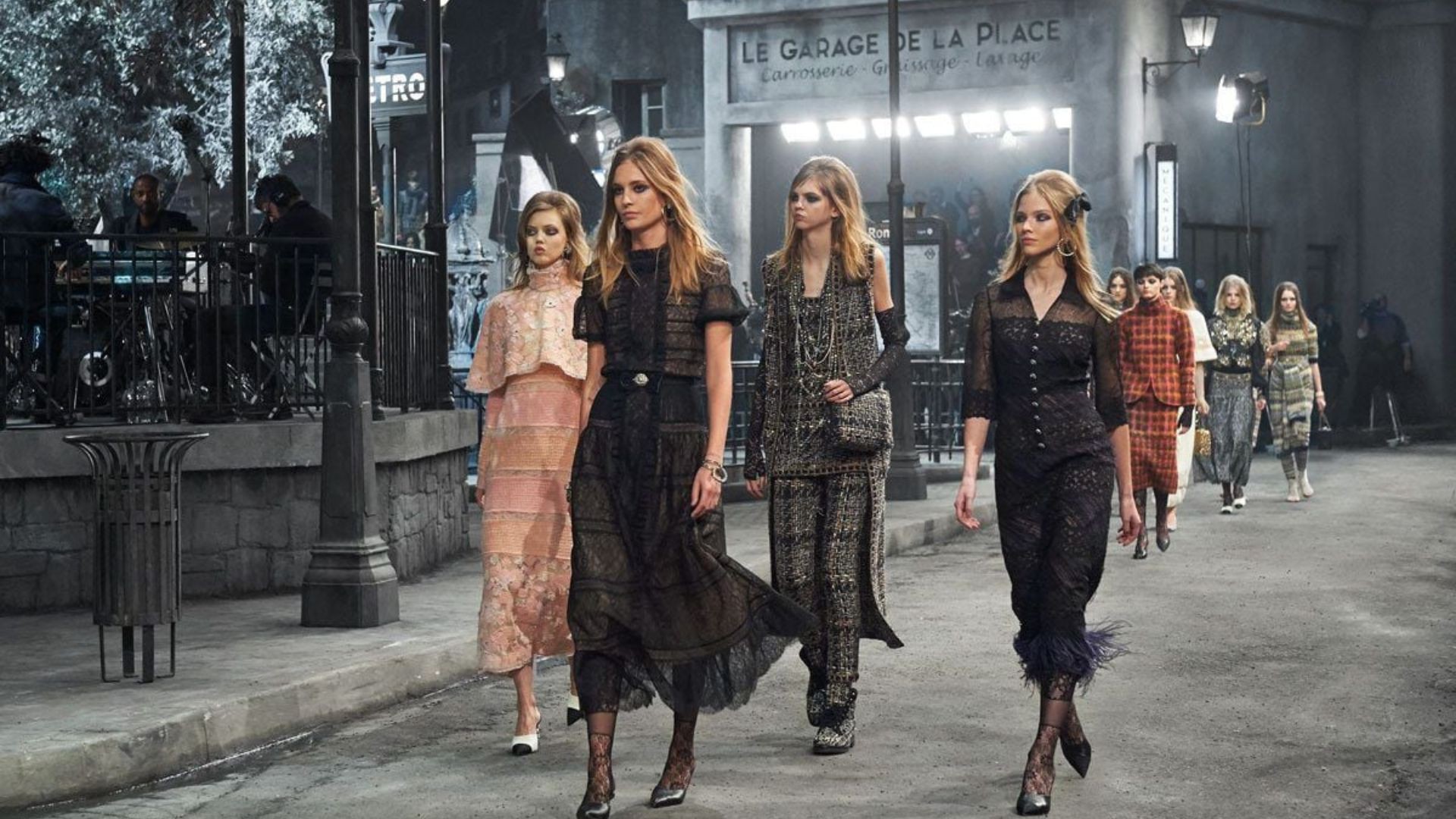 Hinh anh Métiers d’art 2027: Chanel viết tiếp giấc mộng Ý tại Rome 3