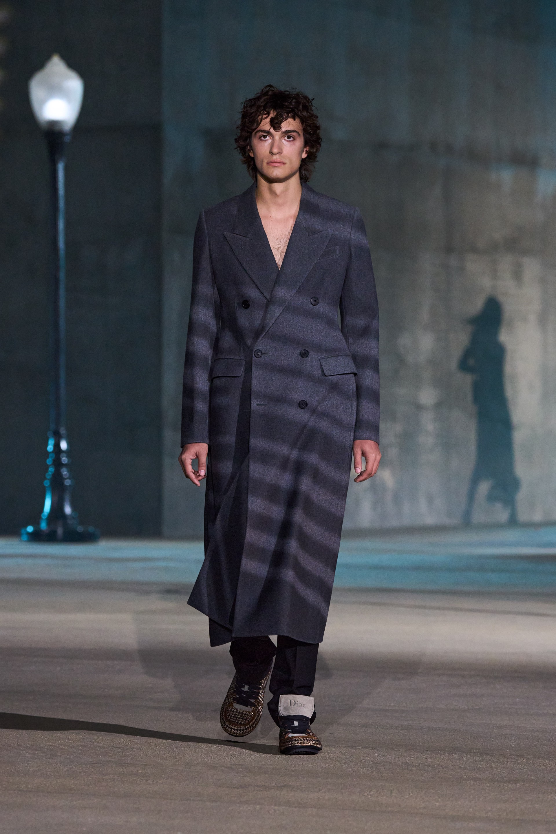 Hinh anh Những thước phim Film Noir "nhuộm đen" sàn runway 5
