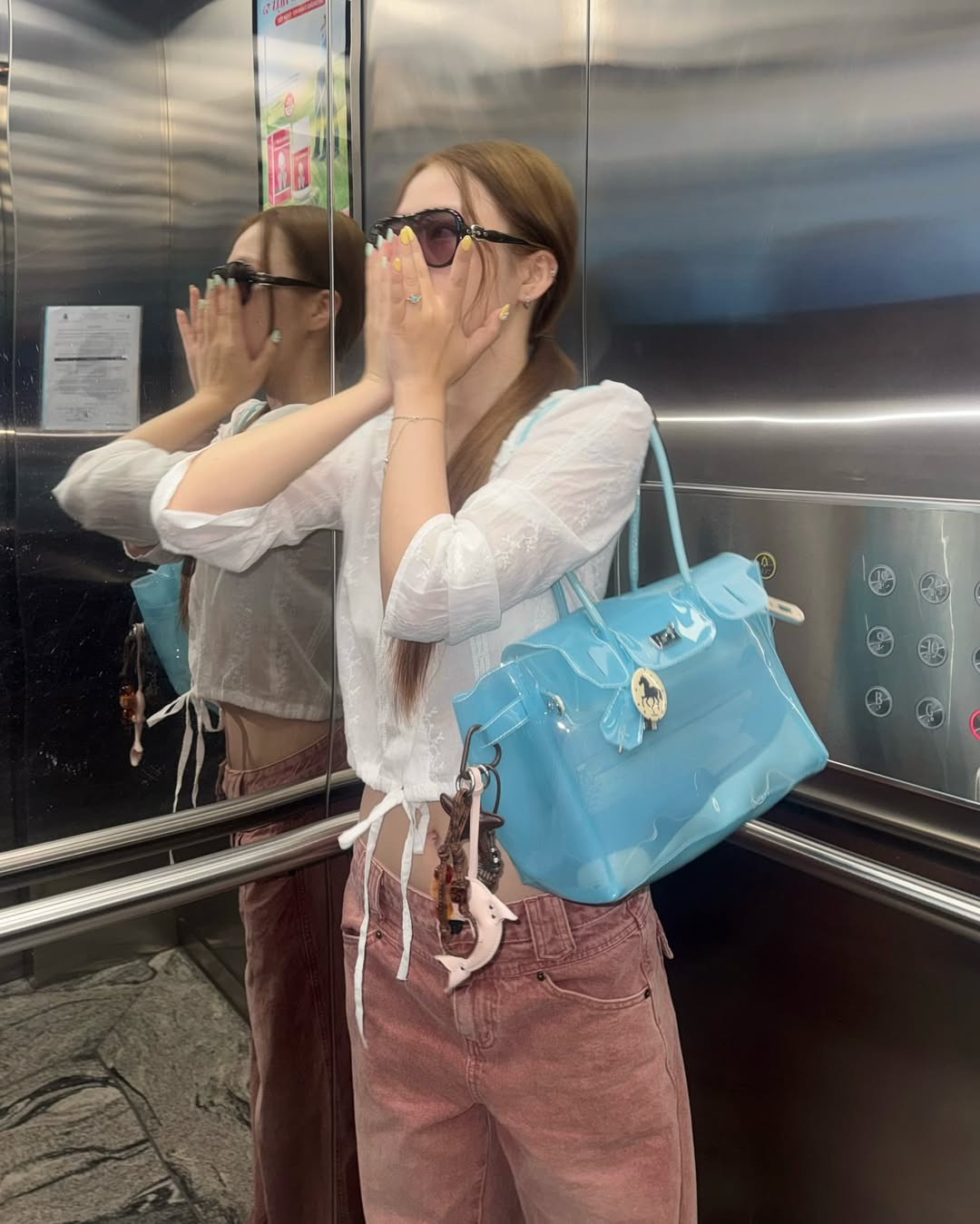 Hinh anh 5 món phụ kiện “xâm chiếm” tủ đồ hè 2026 của hội fashion influencer Việt 1