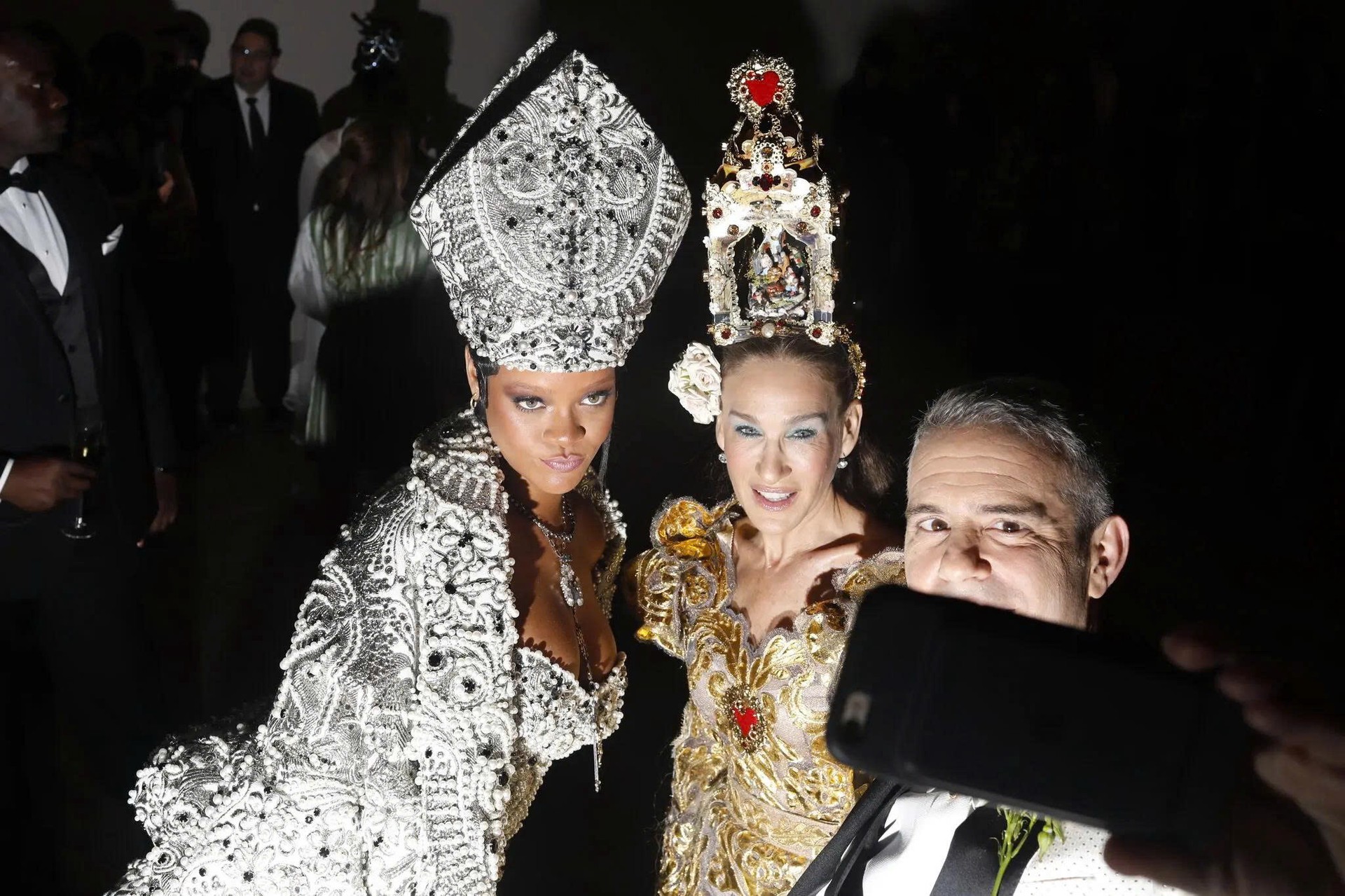 Hinh anh Sau đêm tiệc hào nhoáng Met Gala, Viện Trang phục còn lại gì? 6