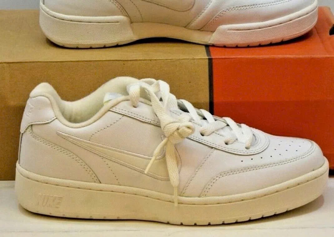 Hinh anh Sự thật về đôi giày thể thao Nike ẩn sau lớp áo choàng của Giáo hoàng Leo XIV 8