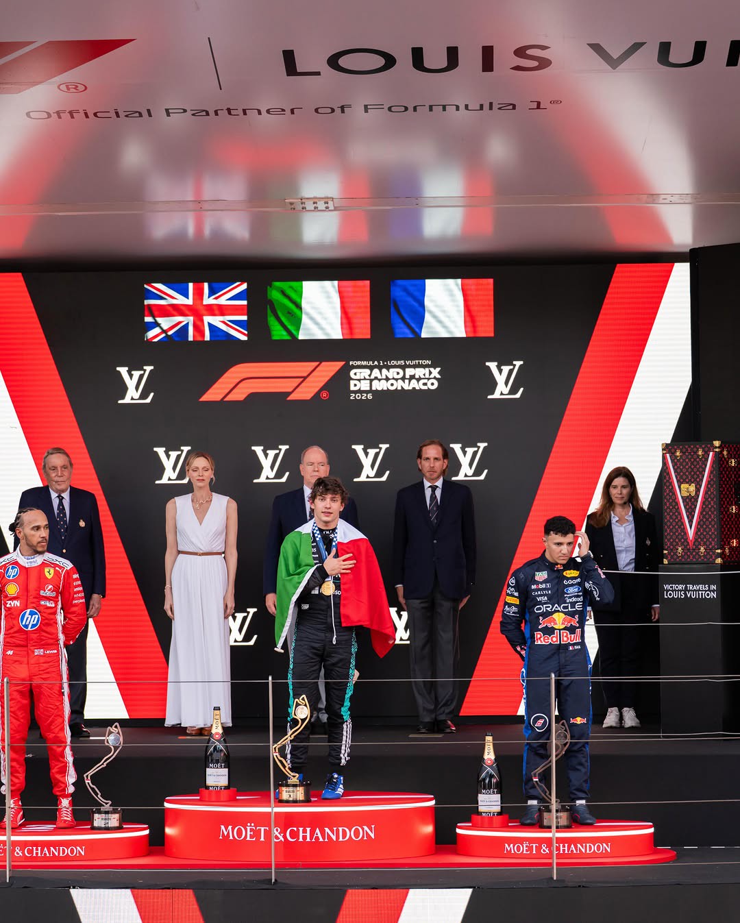 Hinh anh 5 khoảnh khắc thời trang ấn tượng tại Giải Đua xe công thức 1 Monaco 2026 1