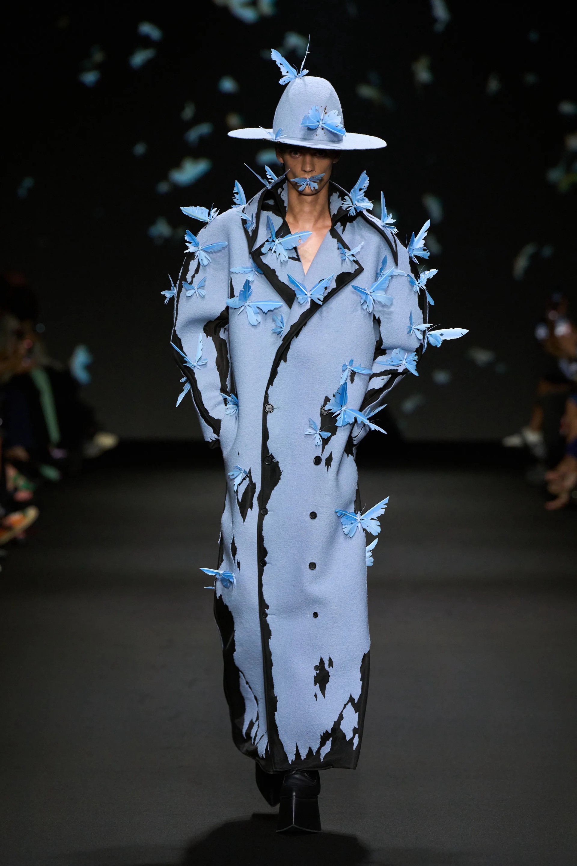 Hinh anh Robert Wun đưa “đứa trẻ bên trong” lên sàn diễn Haute Couture F/W 2026 41