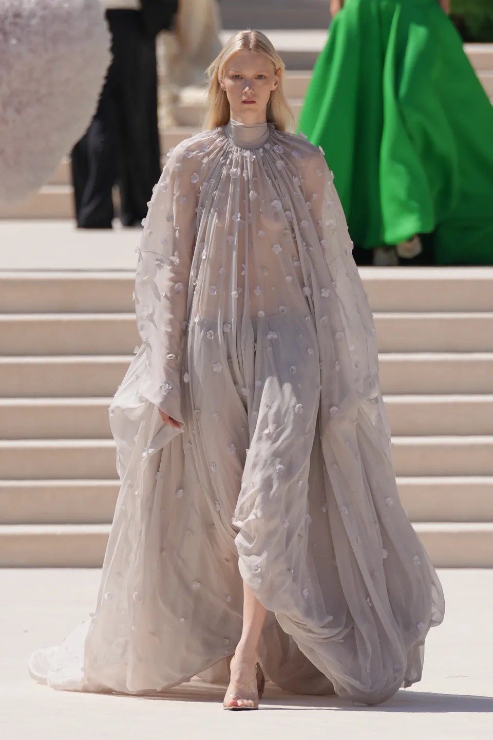 Hinh anh Balenciaga Fall 2026 Couture: Một cơn địa chấn “màu nắng”  9