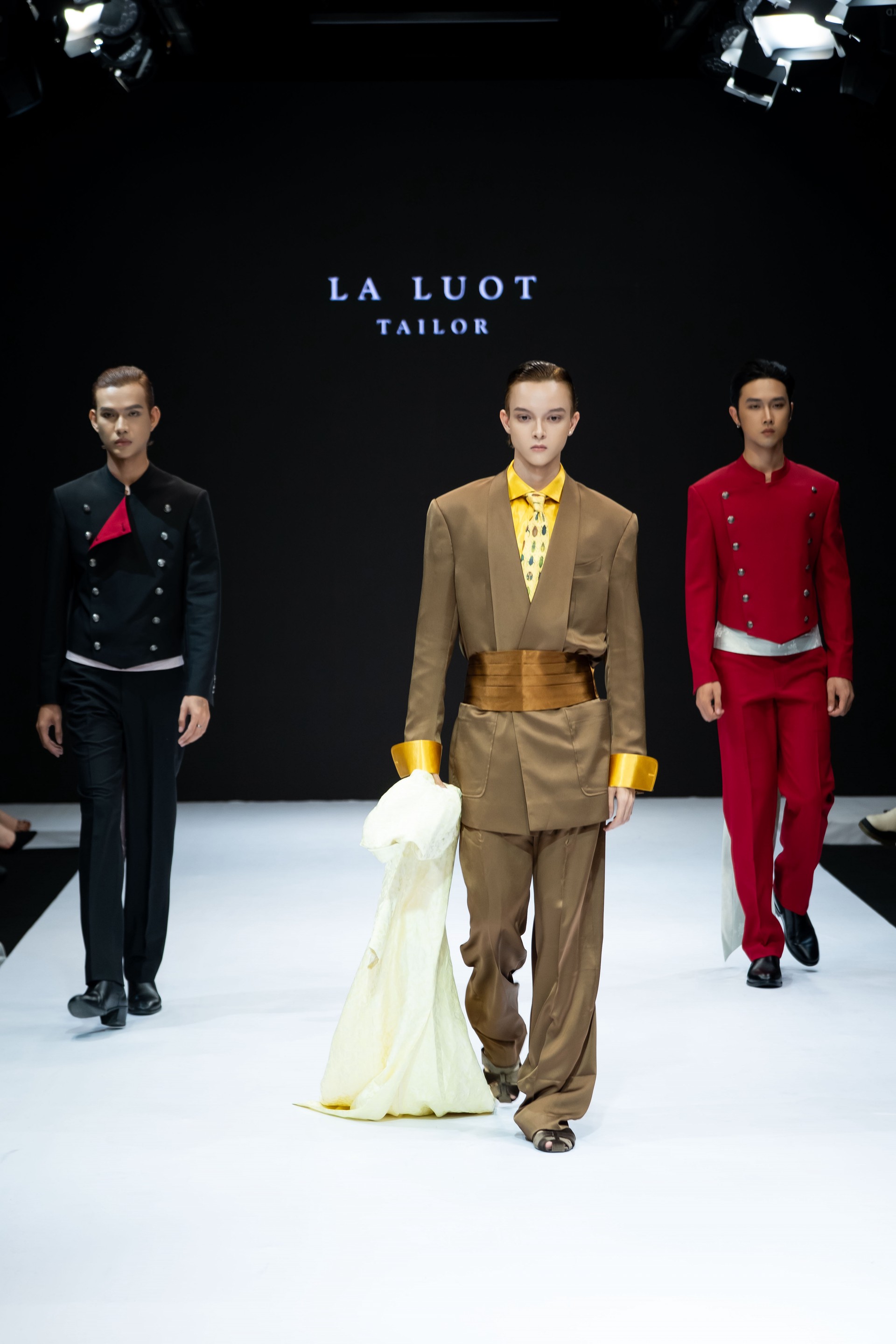 Hinh anh La Luot Tailor, DOCBAN, THE SOUL và tuyên ngôn tự do tại Saigon Fashion Runway 13