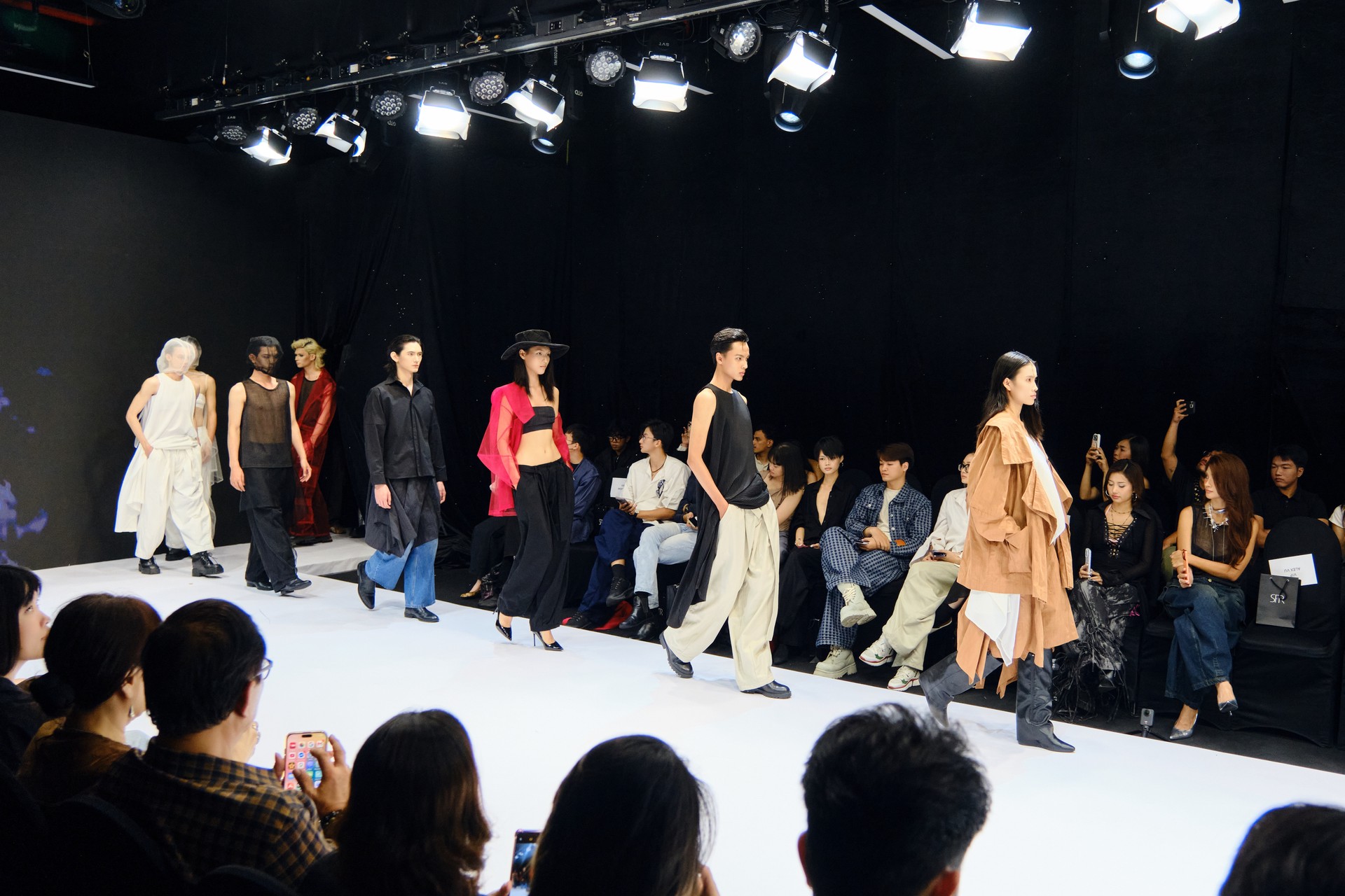 Hinh anh Saigon Fashion Runway powered by Fujifilm Vietnam: Dấu ấn mùa đầu tiên 35