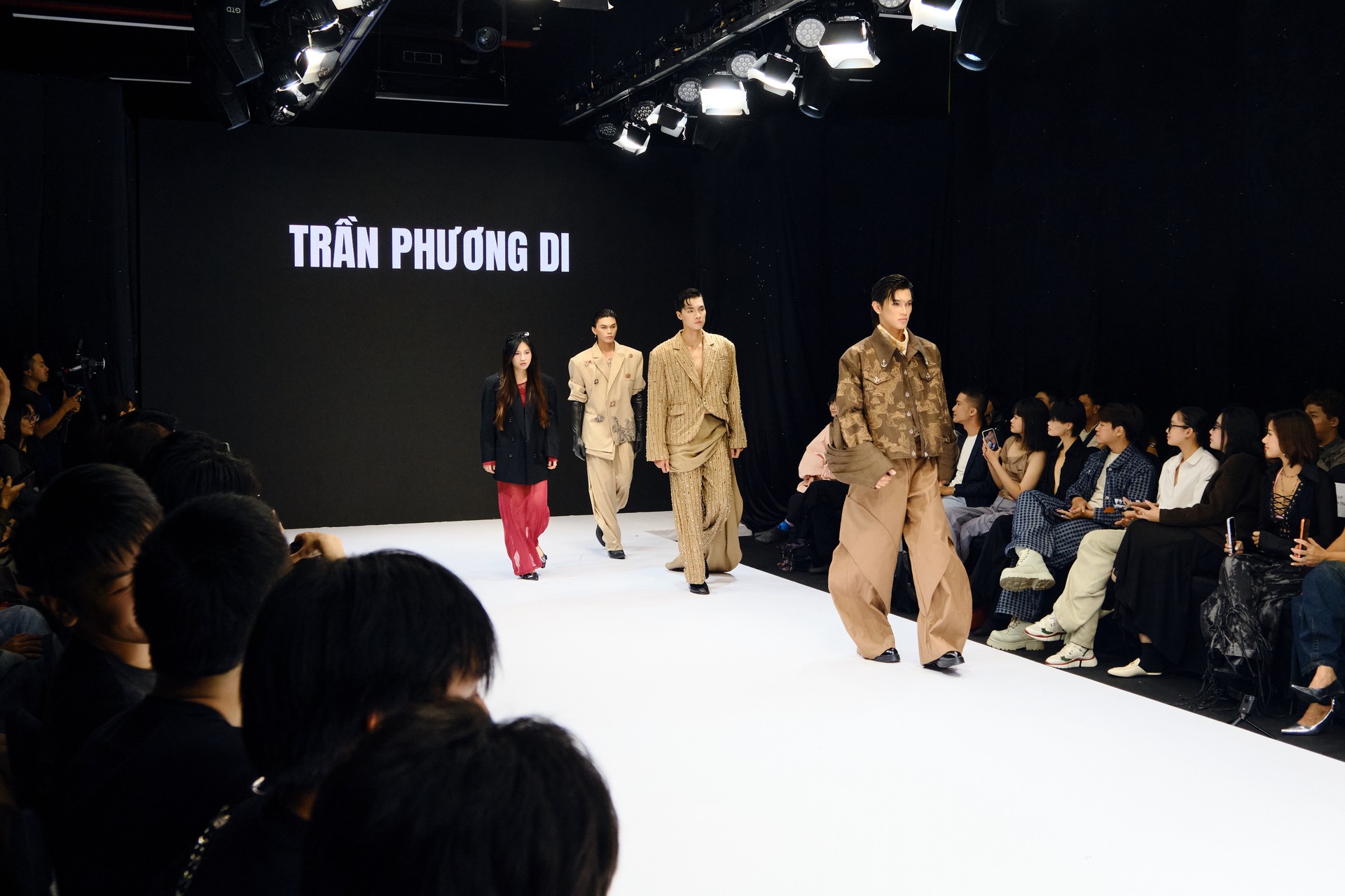 Hinh anh Saigon Fashion Runway powered by Fujifilm Vietnam: Dấu ấn mùa đầu tiên 44