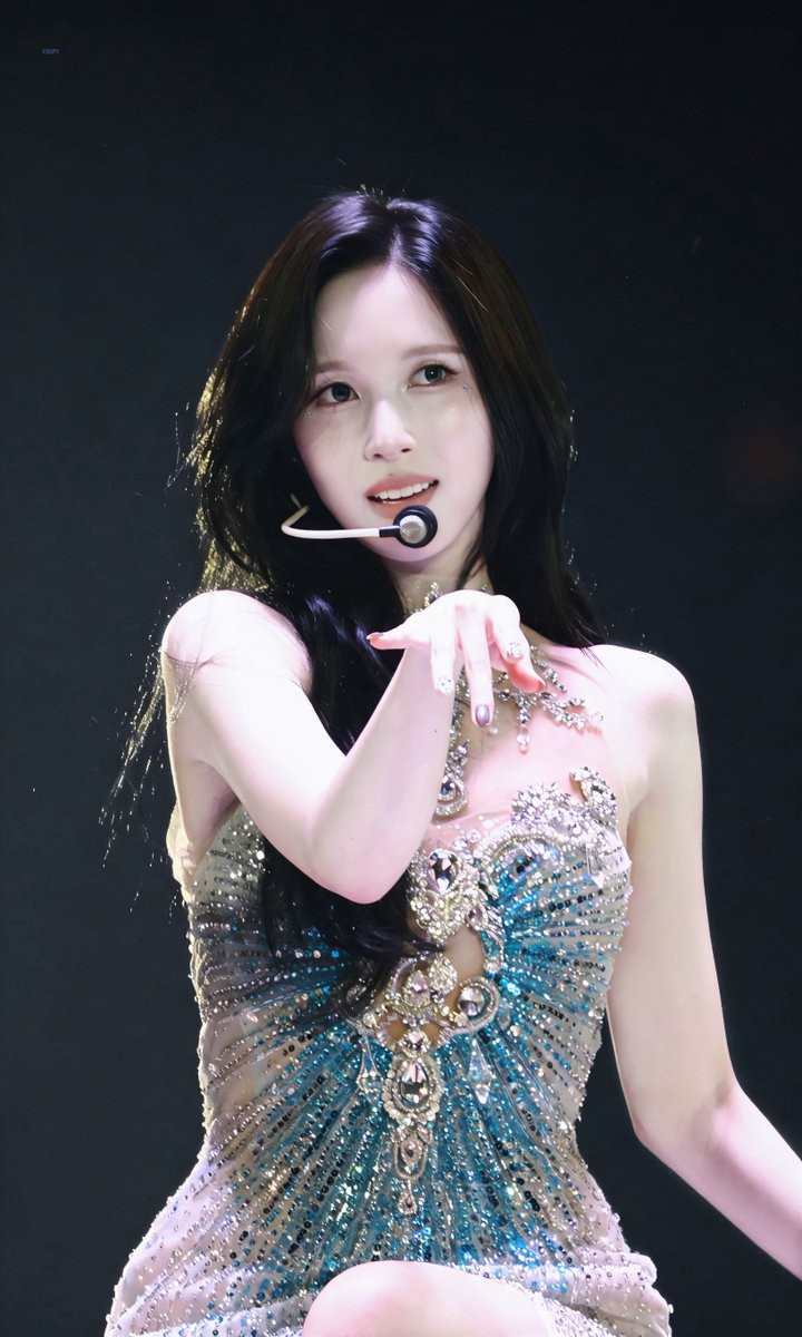 Hinh anh Mina (TWICE) diện thiết kế của JoliPoli trên sân khấu concert tại Seoul 2