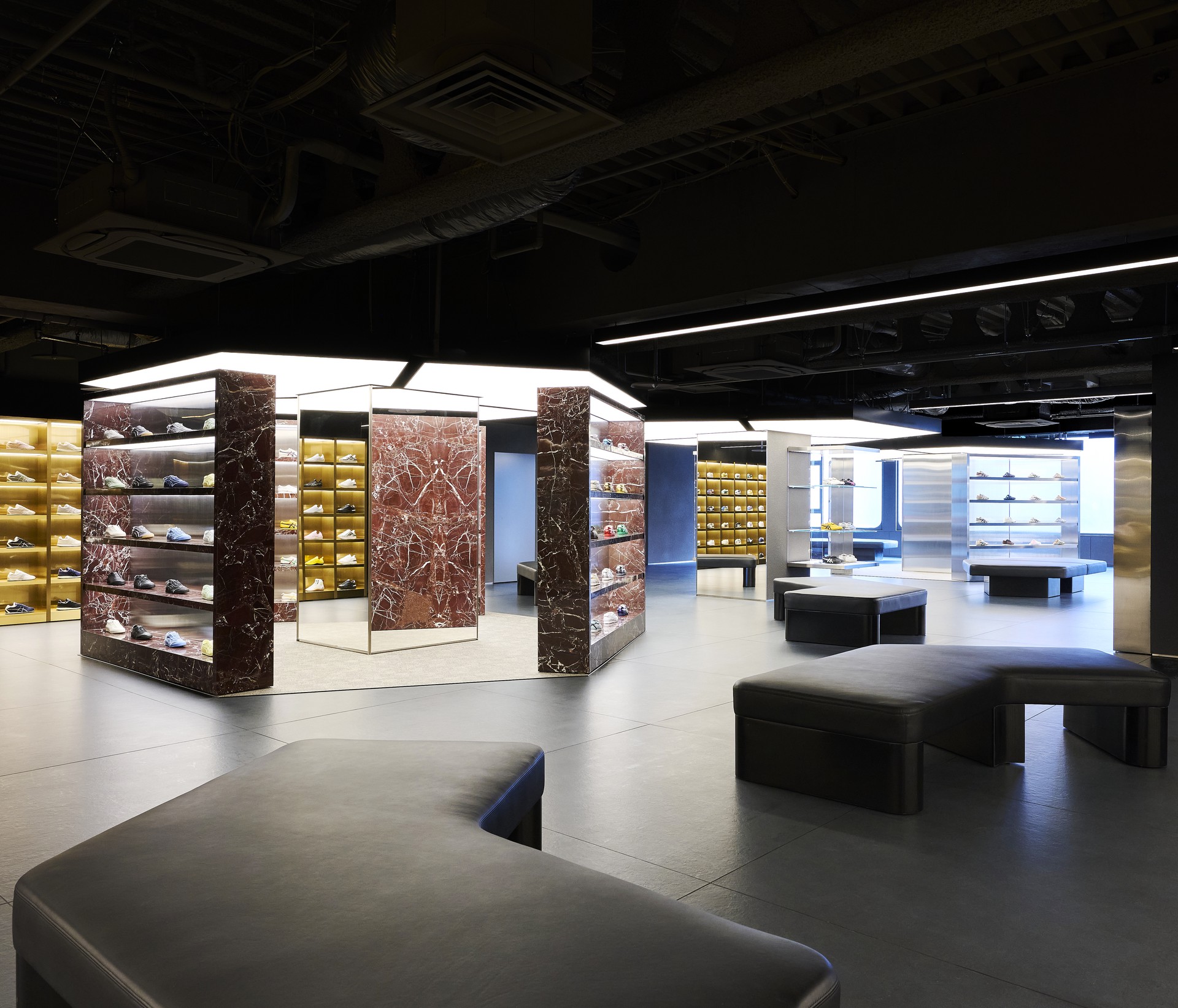Hinh anh Onitsuka Tiger đánh dấu cột mốc mới với flagship lớn nhất thế giới tại Shinjuku 4
