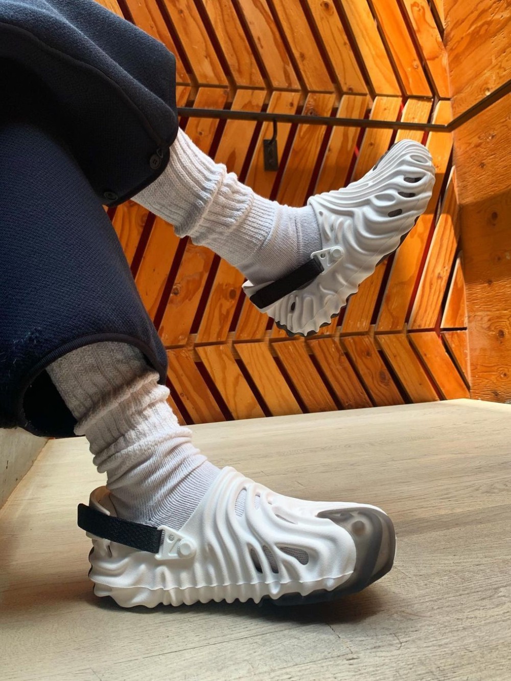 Hinh anh Khi Nike tham gia vào dòng chảy văn hoá “giày xấu” của Crocs  4