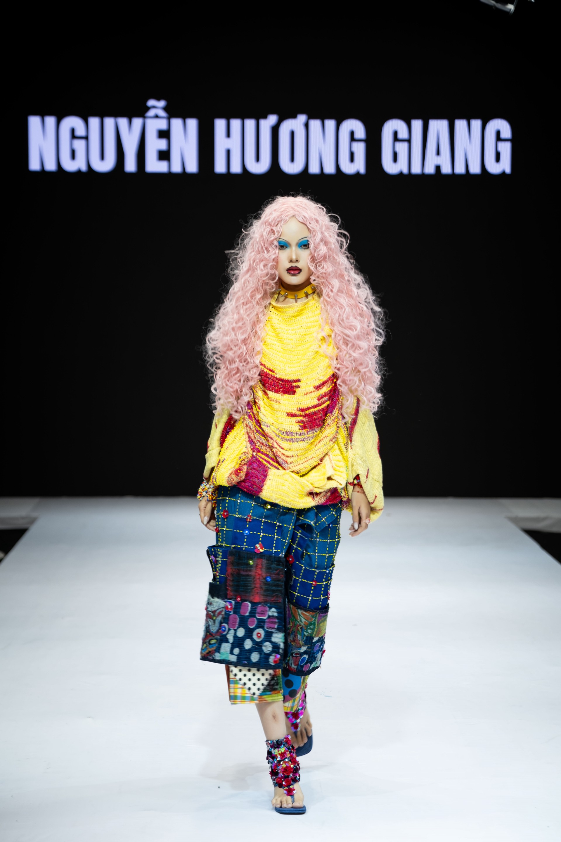 Hinh anh Bản sắc Việt họa nét đương đại trong VLU COLLECTIVE: K28TT UNFOLD 9