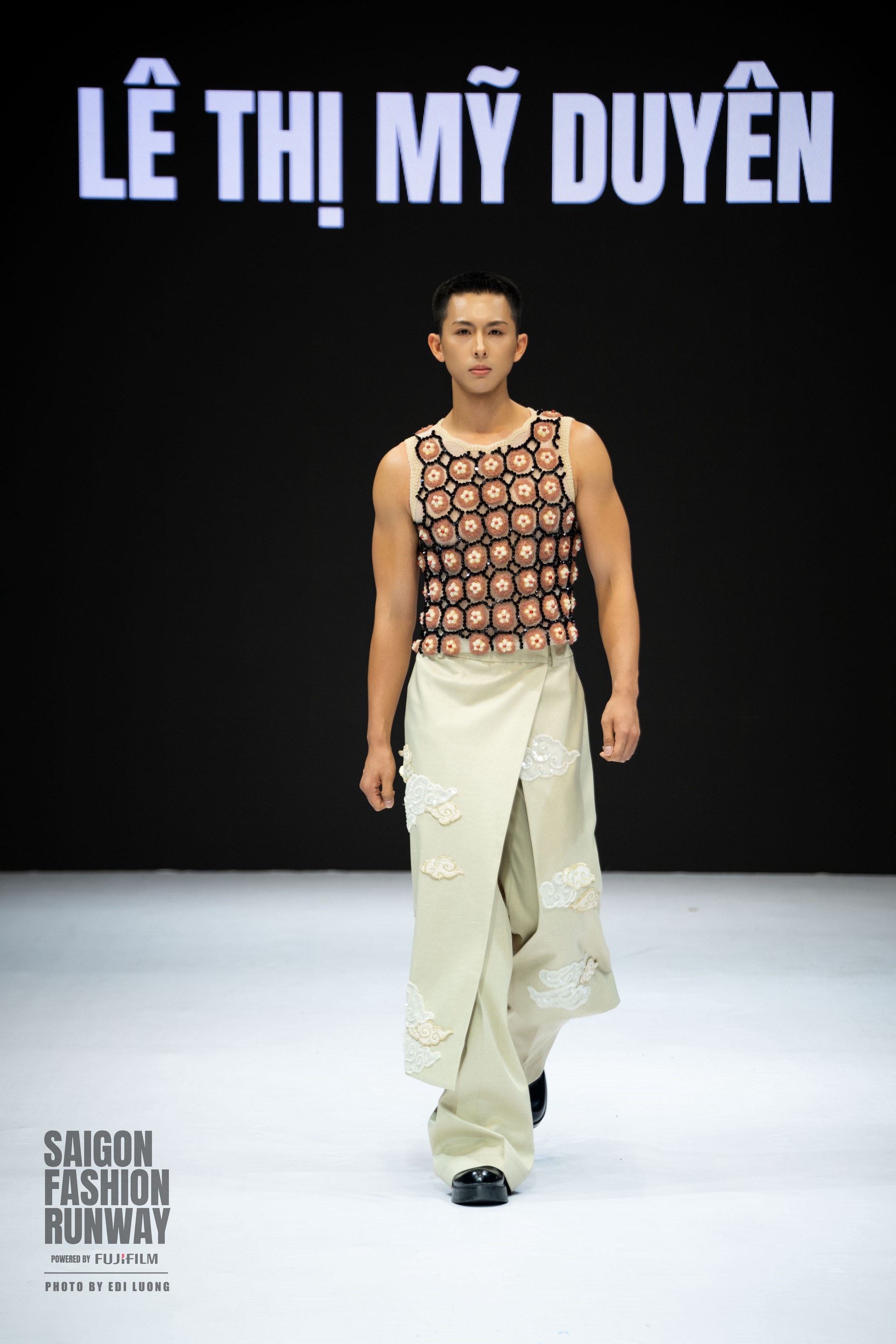 Hinh anh Bản sắc Việt họa nét đương đại trong VLU COLLECTIVE: K28TT UNFOLD 23