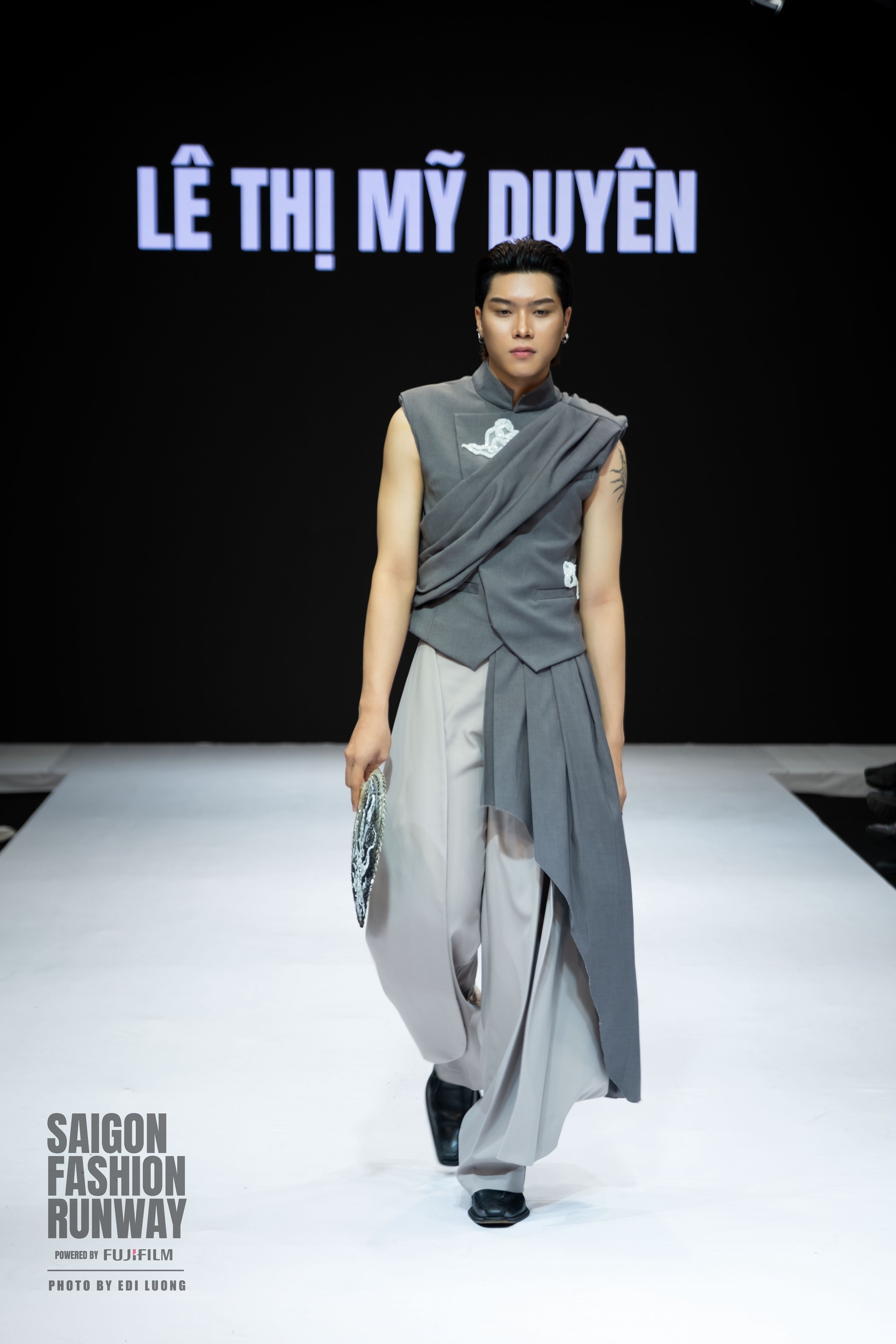 Hinh anh Bản sắc Việt họa nét đương đại trong VLU COLLECTIVE: K28TT UNFOLD 24