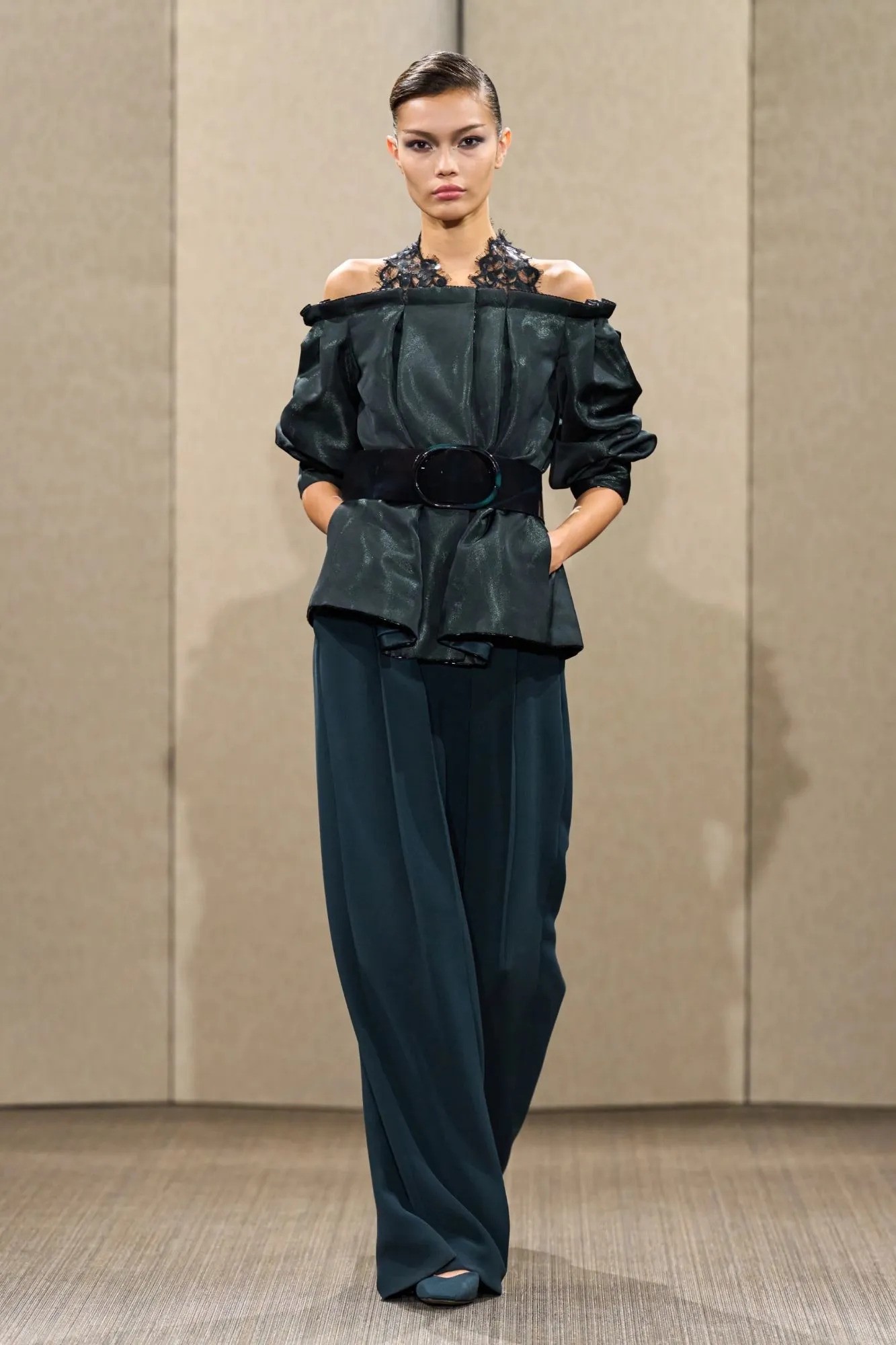 Hinh anh Giorgio Armani Privé Haute Couture FW26: Sau hoàng hôn, trời đêm lấp lánh tựa ngàn sao 7