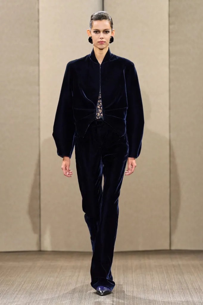Hinh anh Giorgio Armani Privé Haute Couture FW26: Sau hoàng hôn, trời đêm lấp lánh tựa ngàn sao 6
