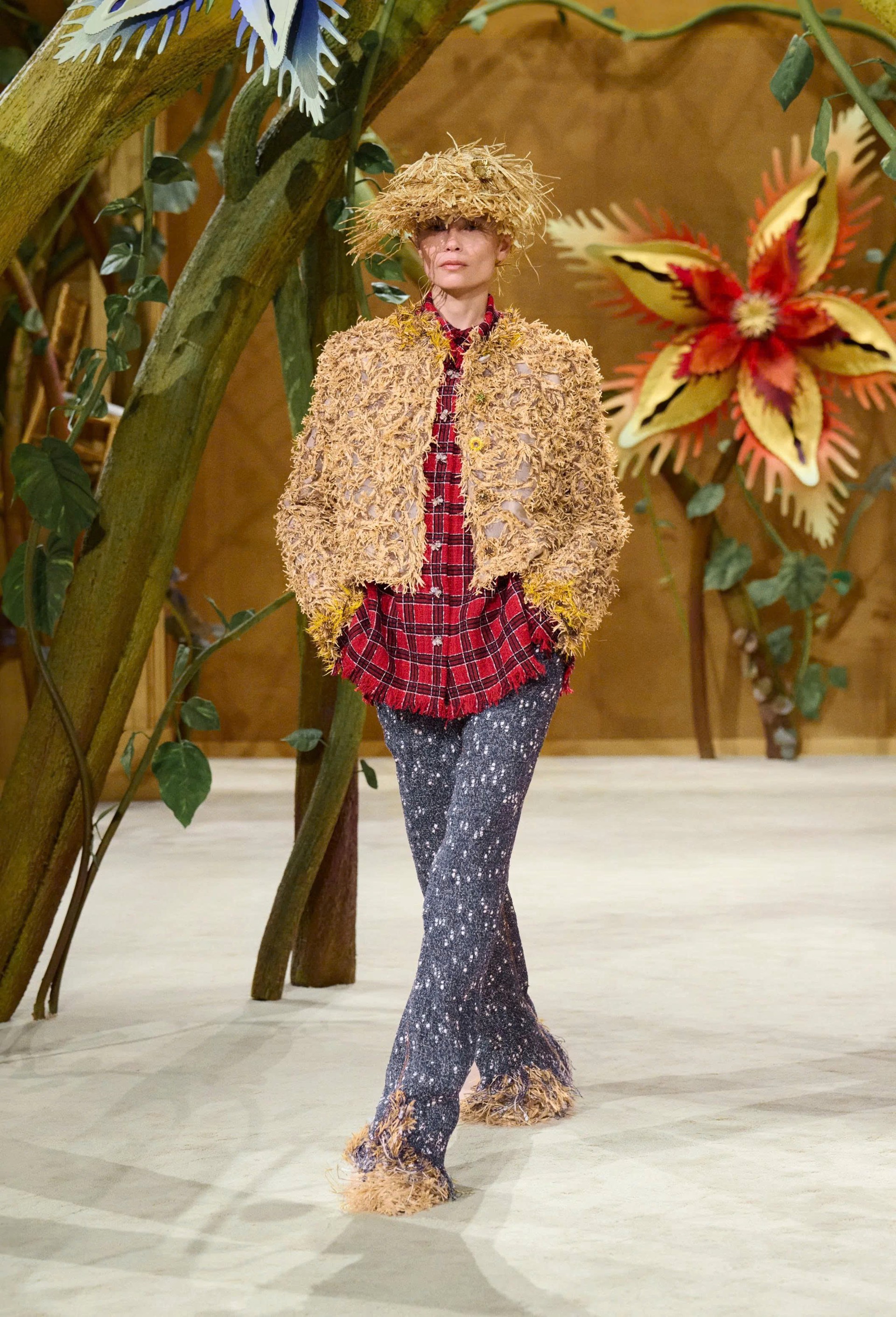 Hinh anh CHANEL Haute Couture FW26: “Kẻ mộng mơ” Matthieu Blazy kể chuyện cổ tích mang hình hài di sản  11