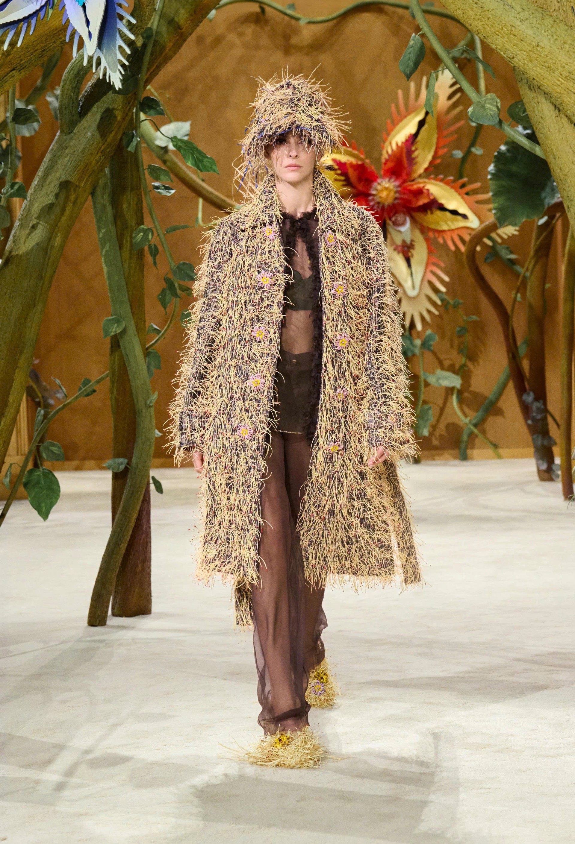 Hinh anh CHANEL Haute Couture FW26: “Kẻ mộng mơ” Matthieu Blazy kể chuyện cổ tích mang hình hài di sản  12
