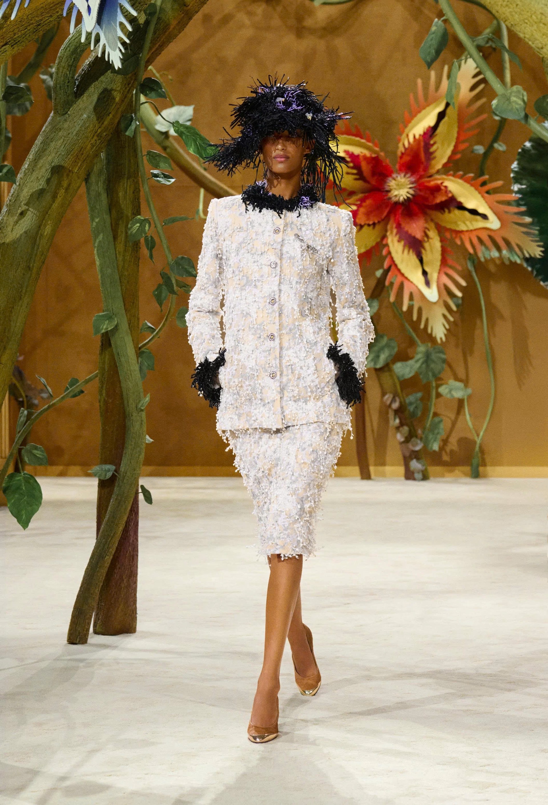 Hinh anh CHANEL Haute Couture FW26: “Kẻ mộng mơ” Matthieu Blazy kể chuyện cổ tích mang hình hài di sản  13