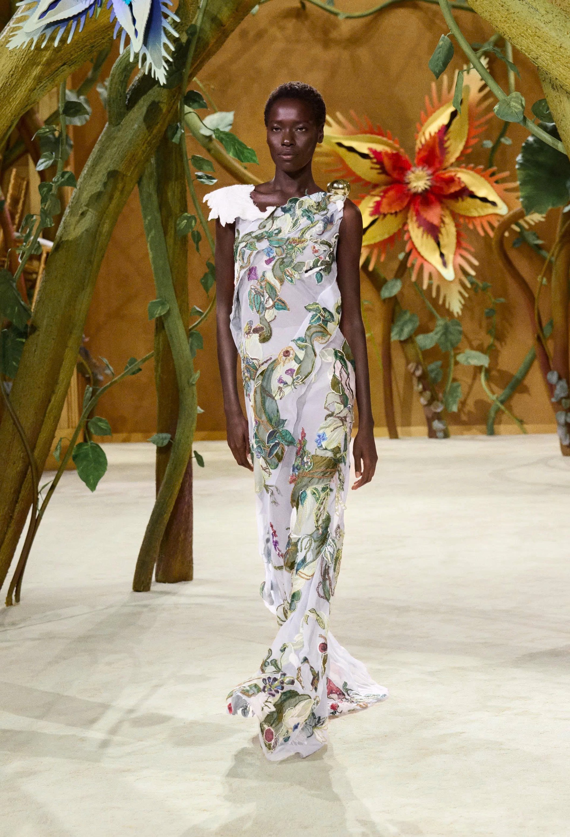 Hinh anh CHANEL Haute Couture FW26: “Kẻ mộng mơ” Matthieu Blazy kể chuyện cổ tích mang hình hài di sản  18