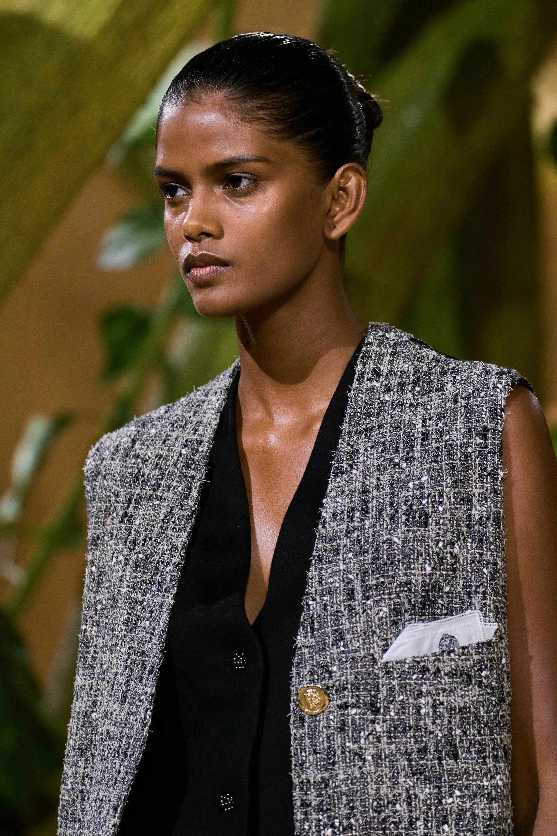 Hinh anh CHANEL Haute Couture FW26: “Kẻ mộng mơ” Matthieu Blazy kể chuyện cổ tích mang hình hài di sản  48