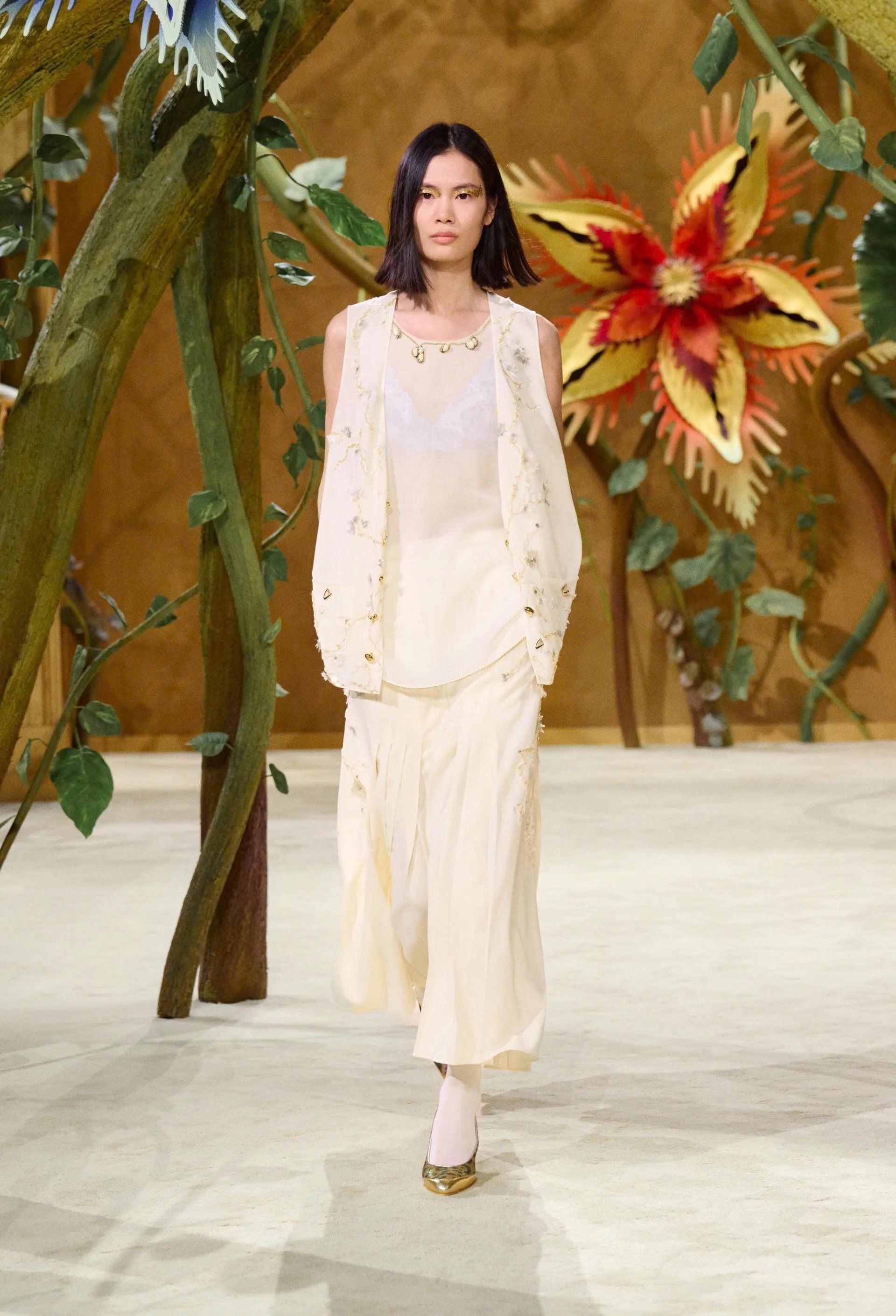Hinh anh CHANEL Haute Couture FW26: “Kẻ mộng mơ” Matthieu Blazy kể chuyện cổ tích mang hình hài di sản  43