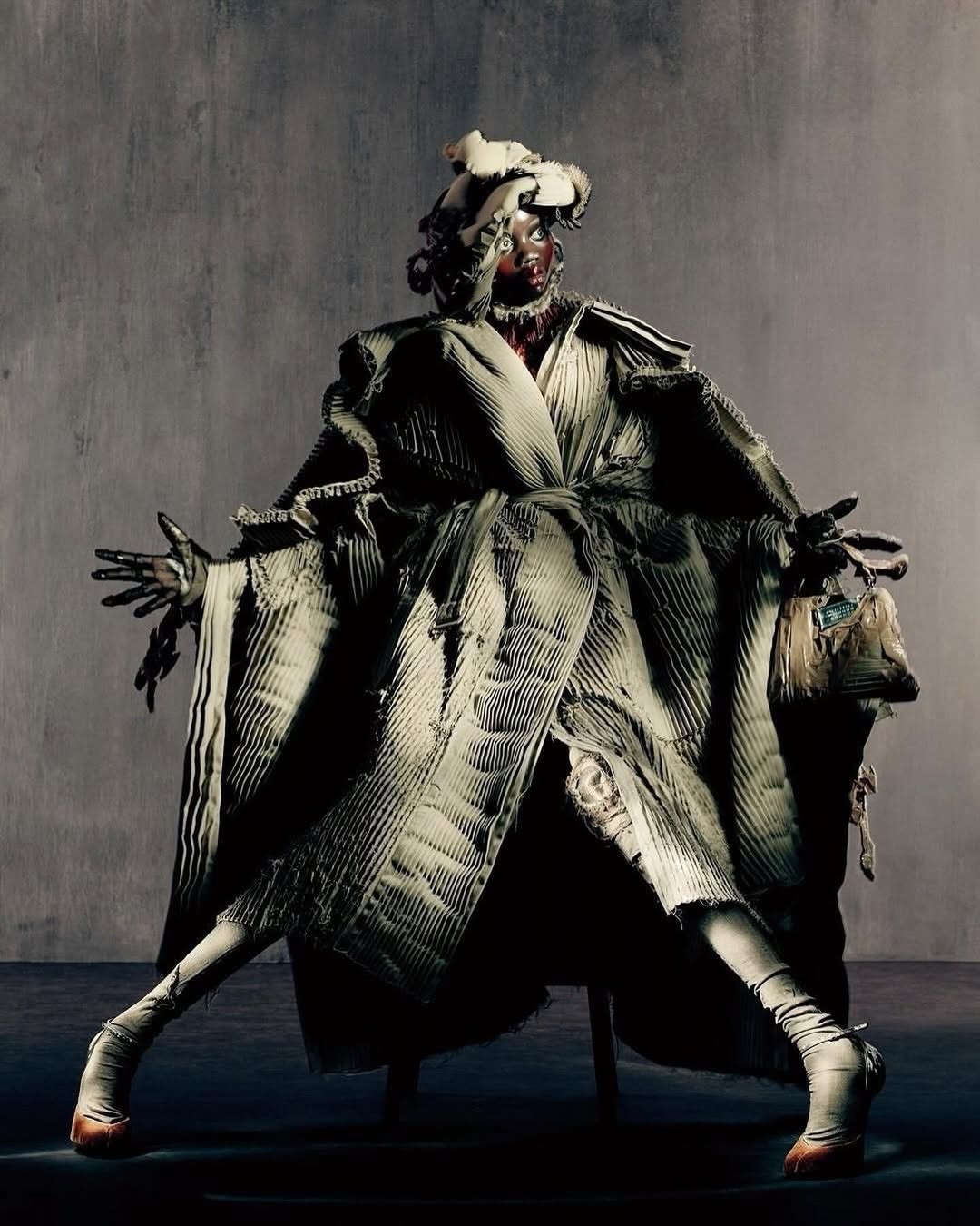 Hinh anh Trước khi cánh cửa Met khép lại, “đứa trẻ hư” John Galliano đã thắp sáng tàn tích Haute Couture 54