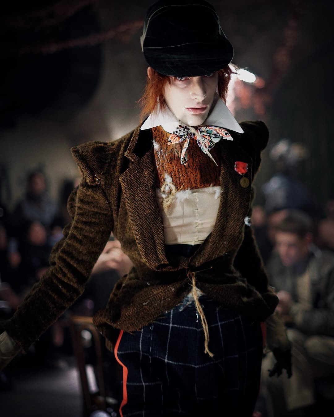 Hinh anh Trước khi cánh cửa Met khép lại, “đứa trẻ hư” John Galliano đã thắp sáng tàn tích Haute Couture 60