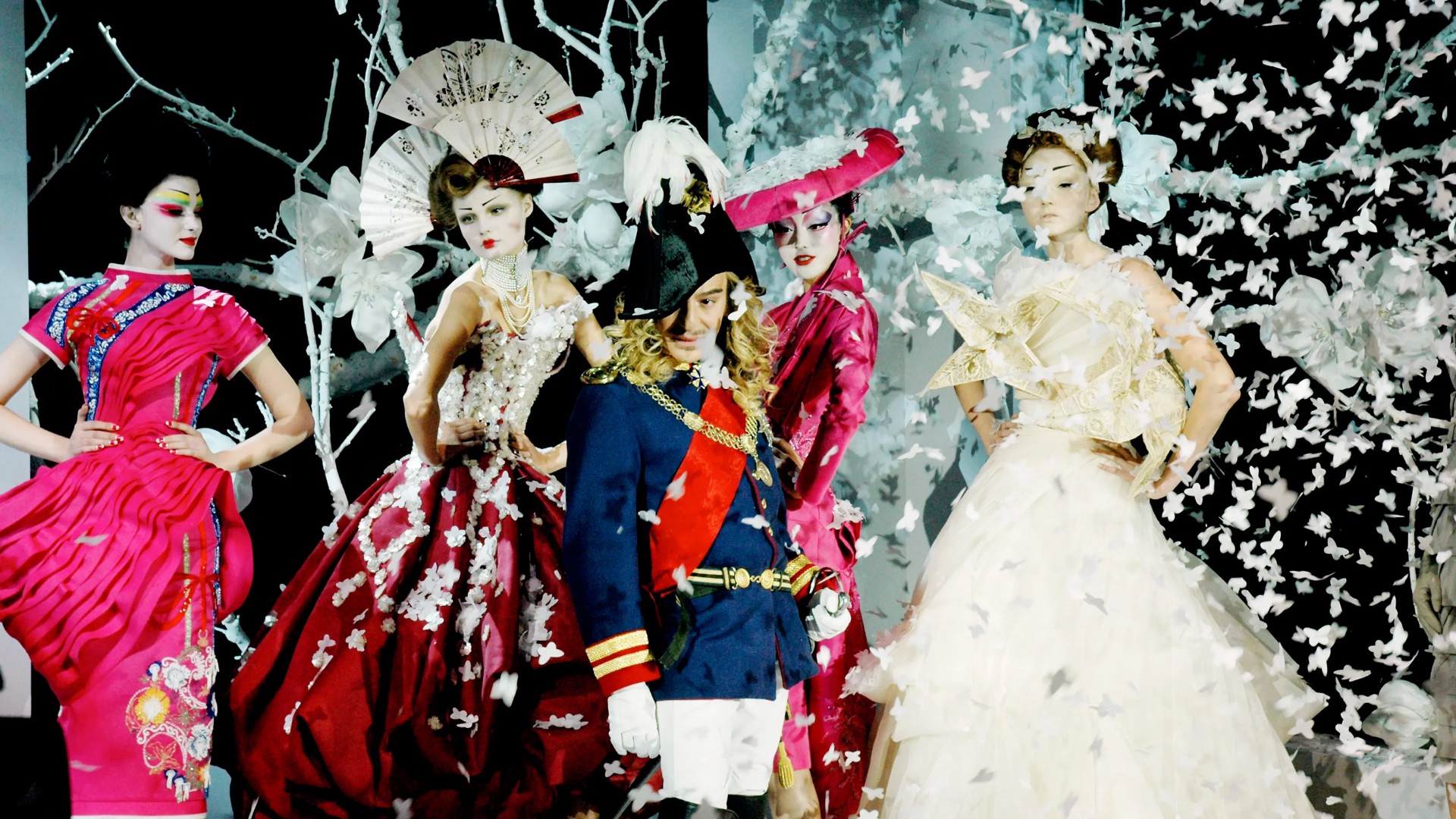 Hinh anh Trước khi cánh cửa Met khép lại, “đứa trẻ hư” John Galliano đã thắp sáng tàn tích Haute Couture 1