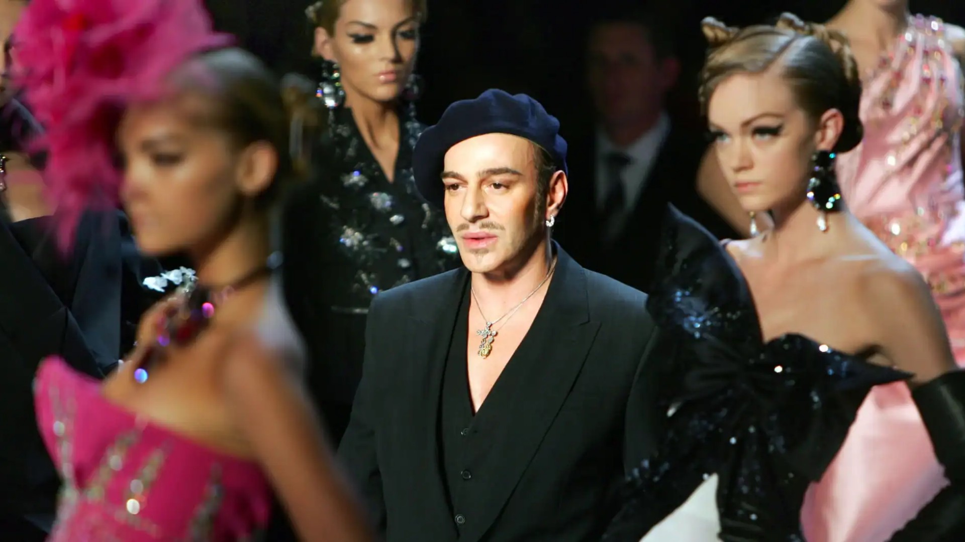 Hinh anh Trước khi cánh cửa Met khép lại, “đứa trẻ hư” John Galliano đã thắp sáng tàn tích Haute Couture 2