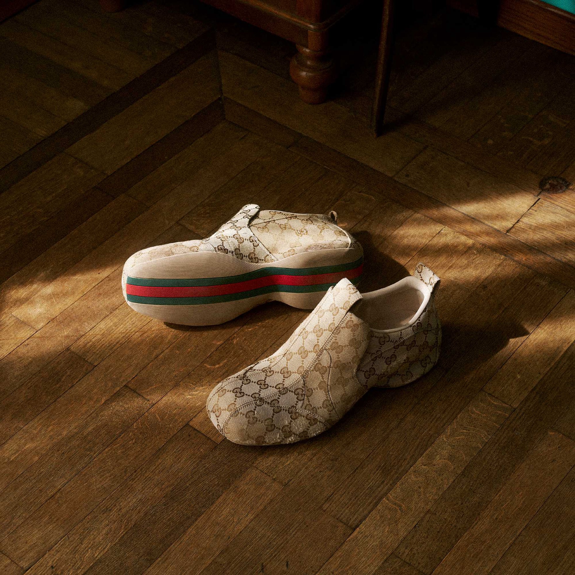 Hinh anh Gucci và phép thử “Made in China”  6