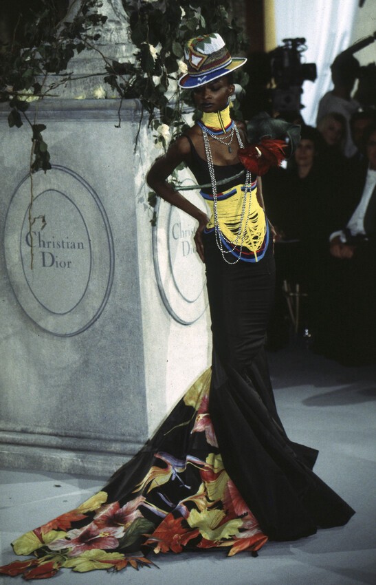 Hinh anh Trước khi cánh cửa Met khép lại, “đứa trẻ hư” John Galliano đã thắp sáng tàn tích Haute Couture 4