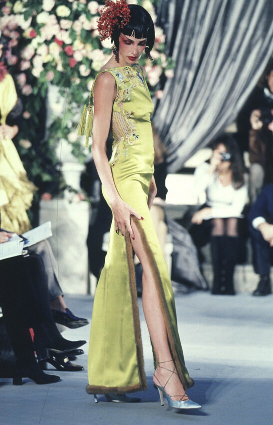 Hinh anh Trước khi cánh cửa Met khép lại, “đứa trẻ hư” John Galliano đã thắp sáng tàn tích Haute Couture 7