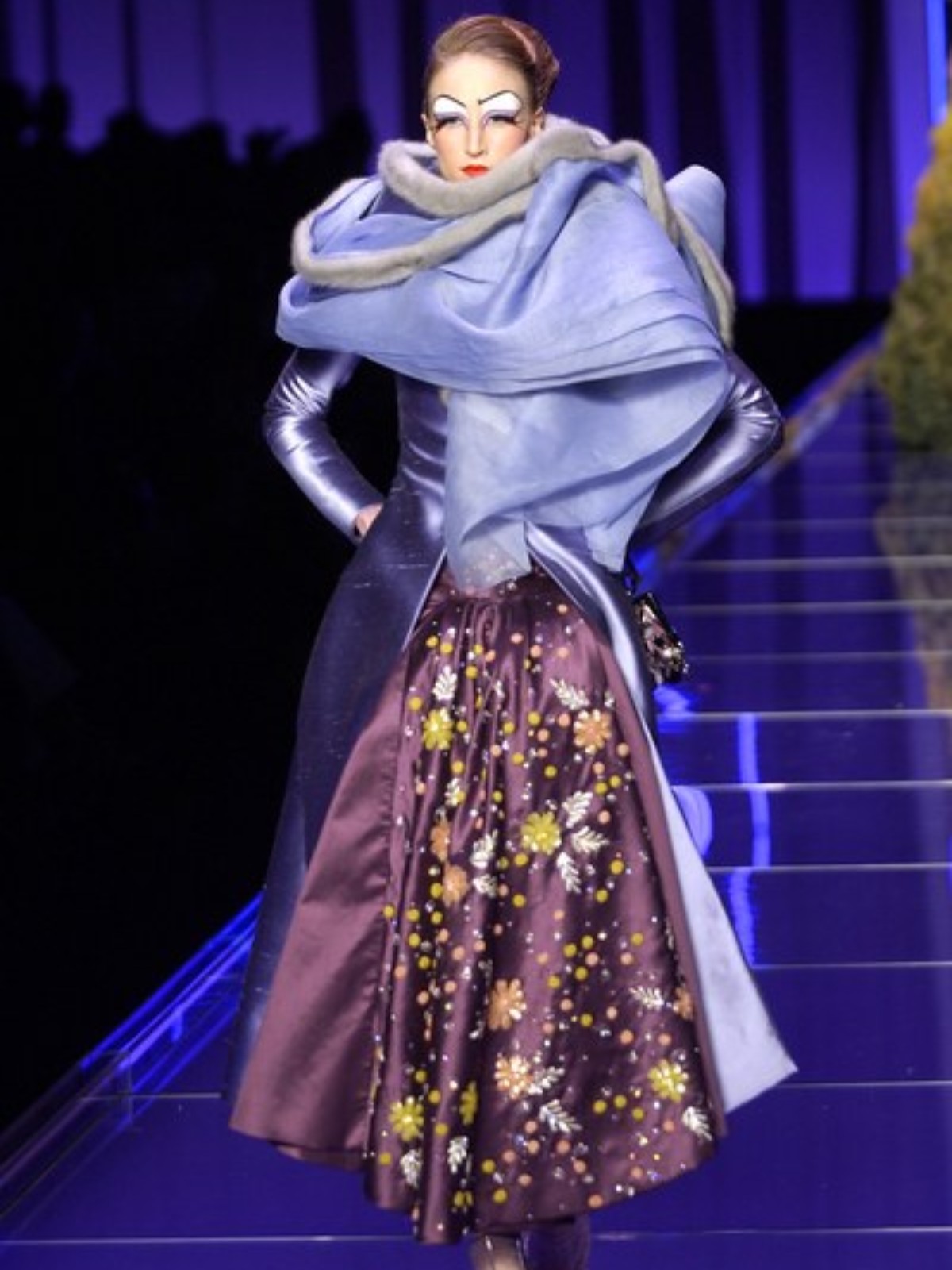 Hinh anh Trước khi cánh cửa Met khép lại, “đứa trẻ hư” John Galliano đã thắp sáng tàn tích Haute Couture 47