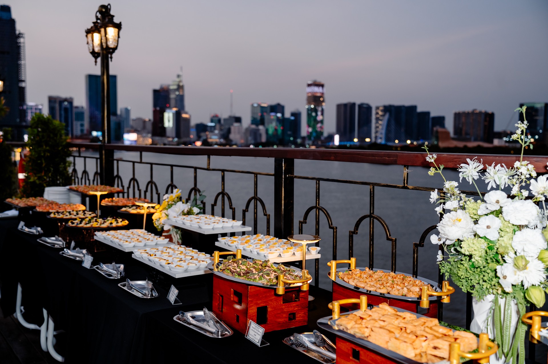 Hinh anh Tổ chức Year-End Party trên du thuyền, tại sao không? 3