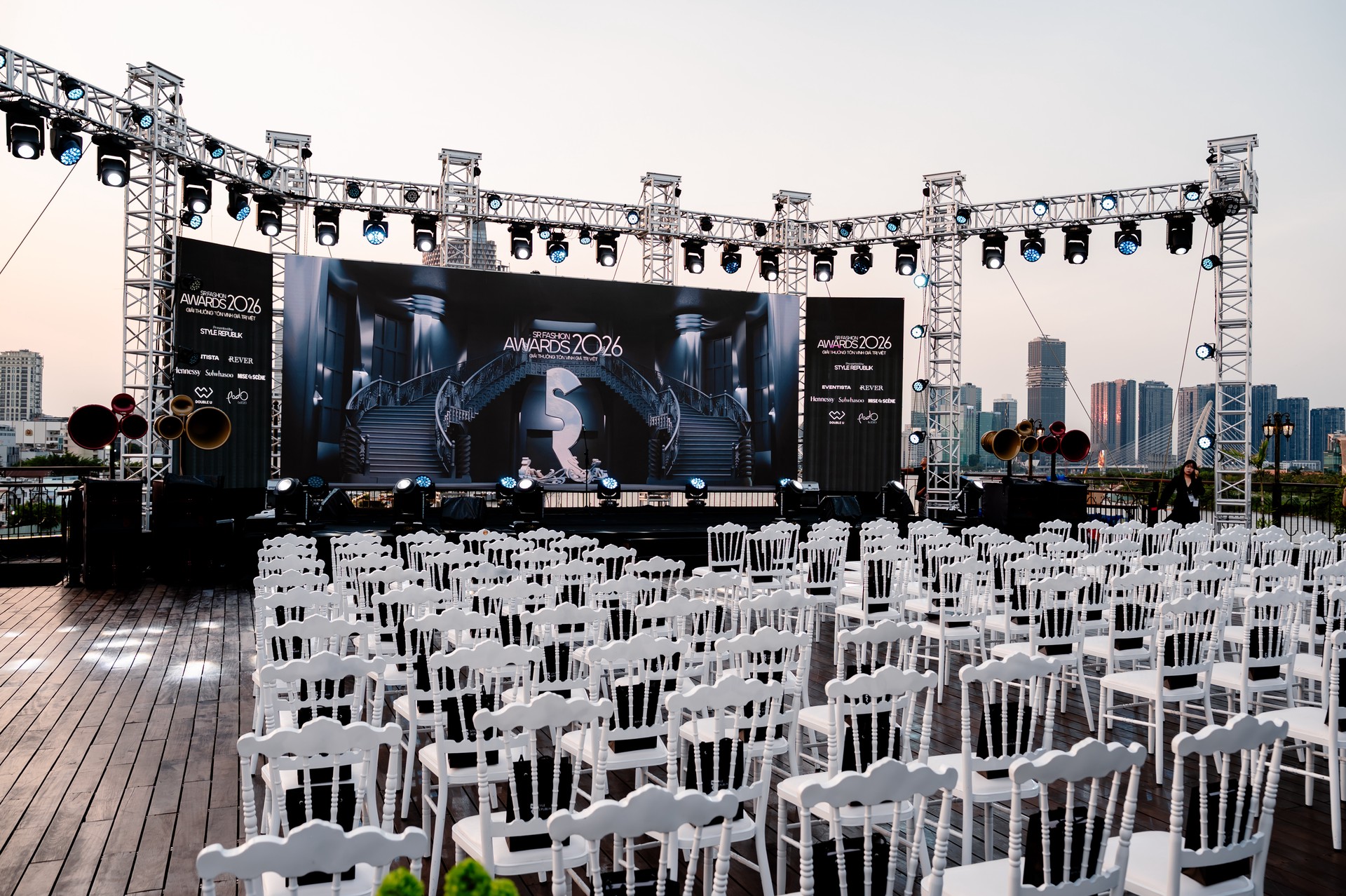 Hinh anh Tổ chức Year-End Party trên du thuyền, tại sao không? 5