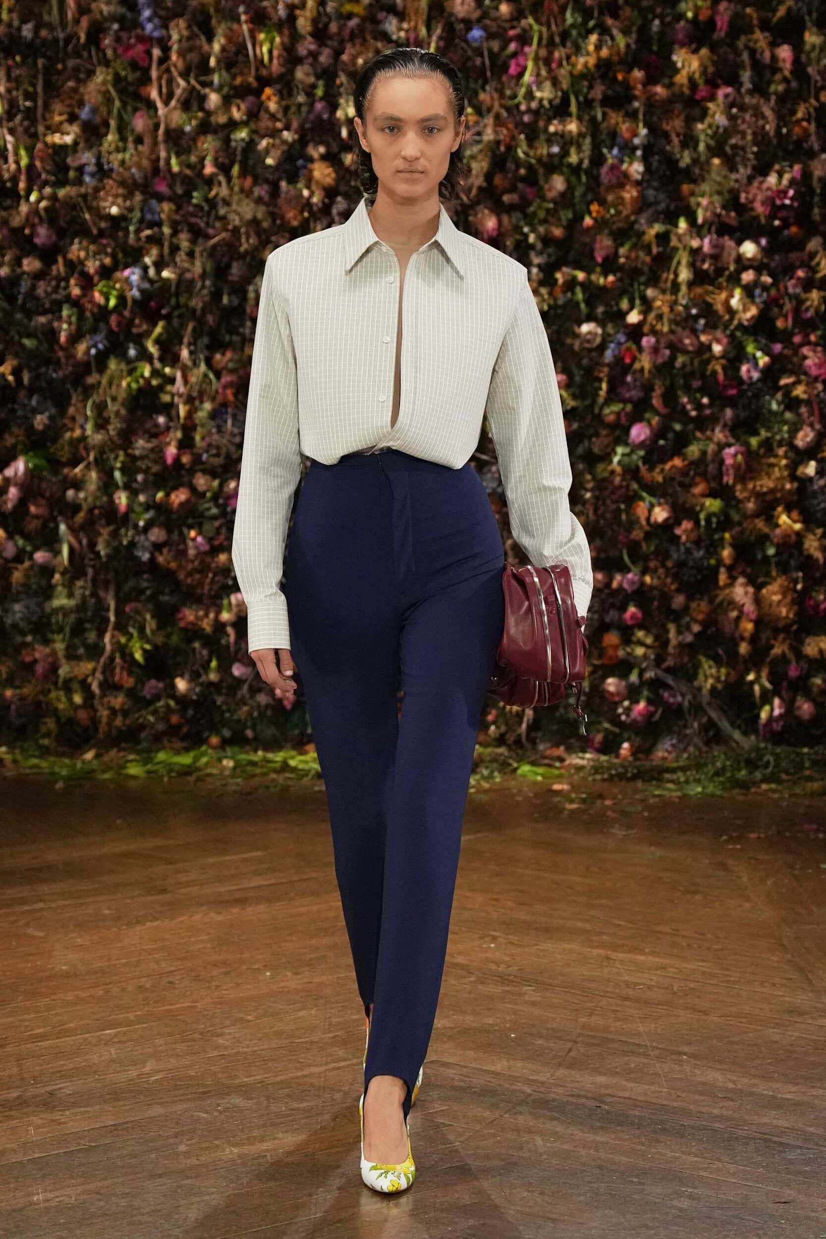 Hinh anh Maison Margiela Xuân 2027: Sự đối lập cứng cáp giữa rừng hoa mềm mại 16