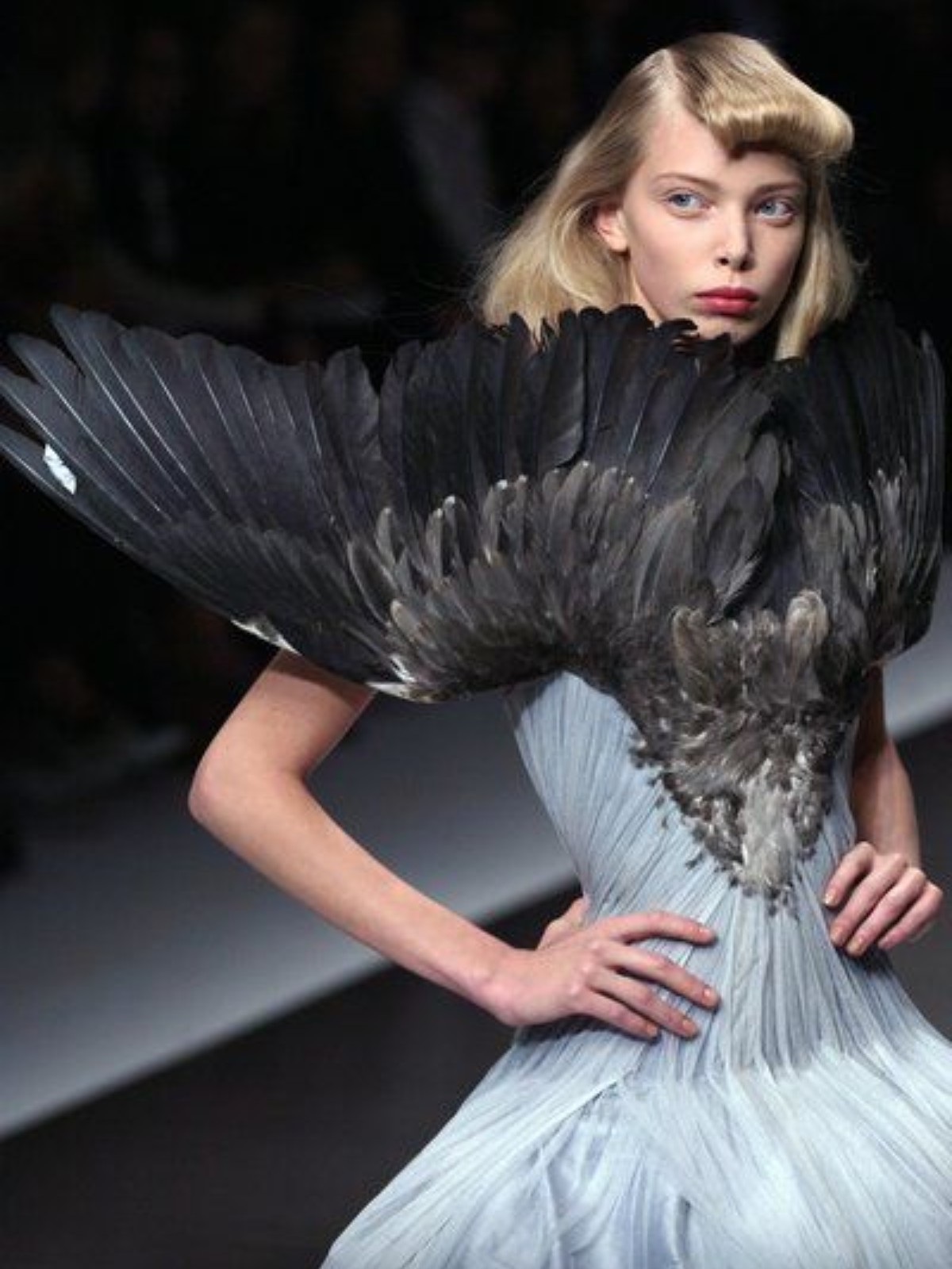 Hinh anh Alexander McQueen và Isabella Blow: Một mối duyên, những đường may dang dở 20