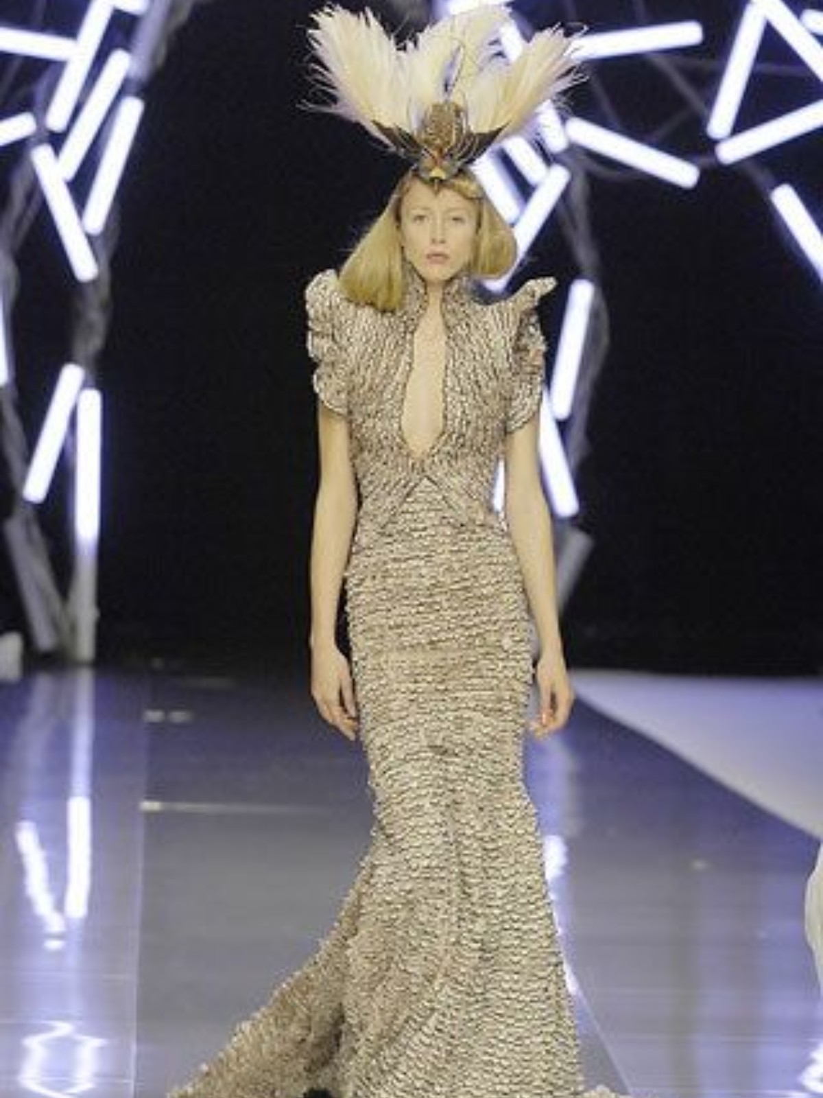 Hinh anh Alexander McQueen và Isabella Blow: Một mối duyên, những đường may dang dở 18
