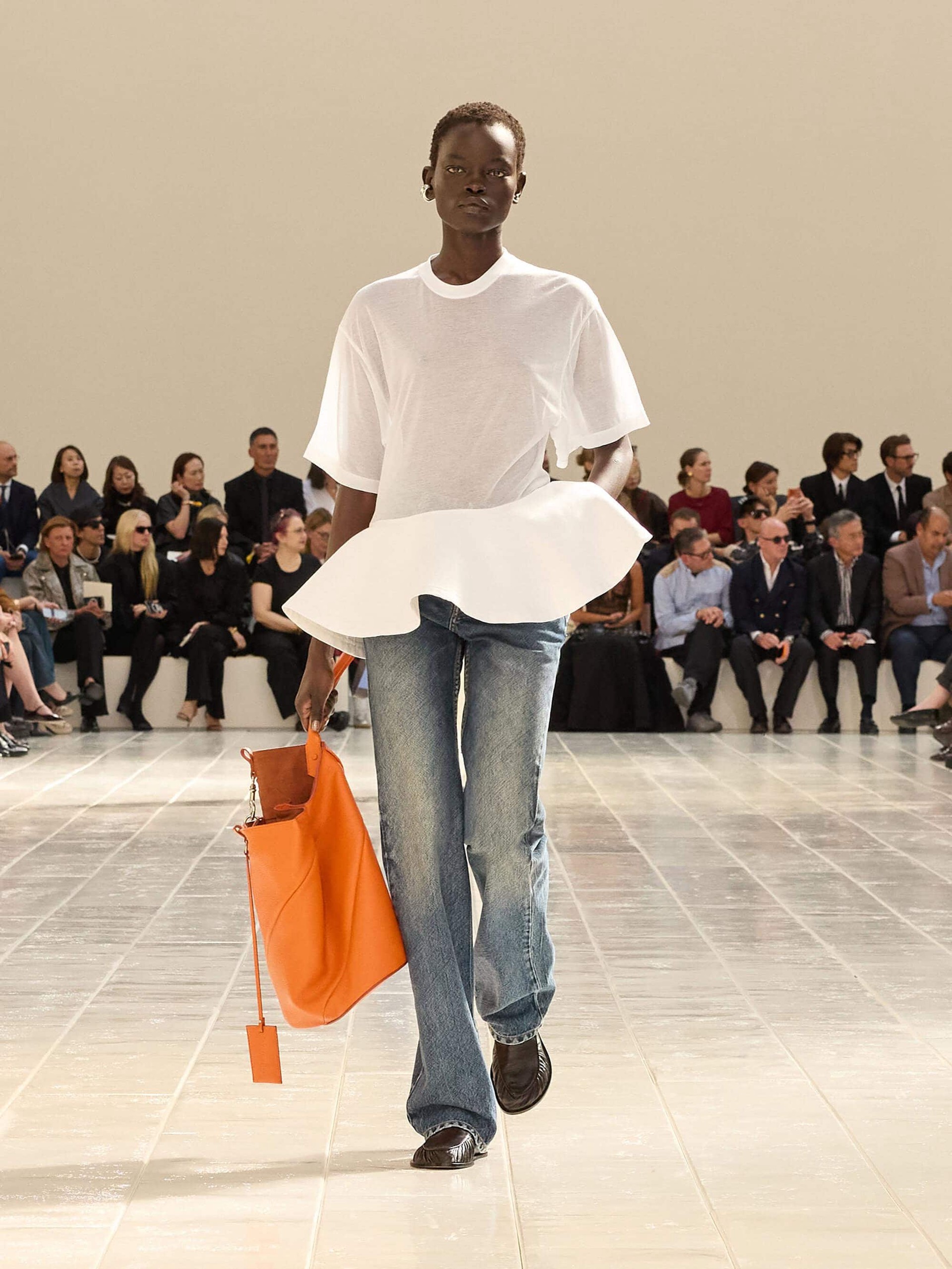 Hinh anh Balenciaga Ready-to-Wear Xuân 2027: Khi tinh thần couture bước vào đời sống thường nhật 2