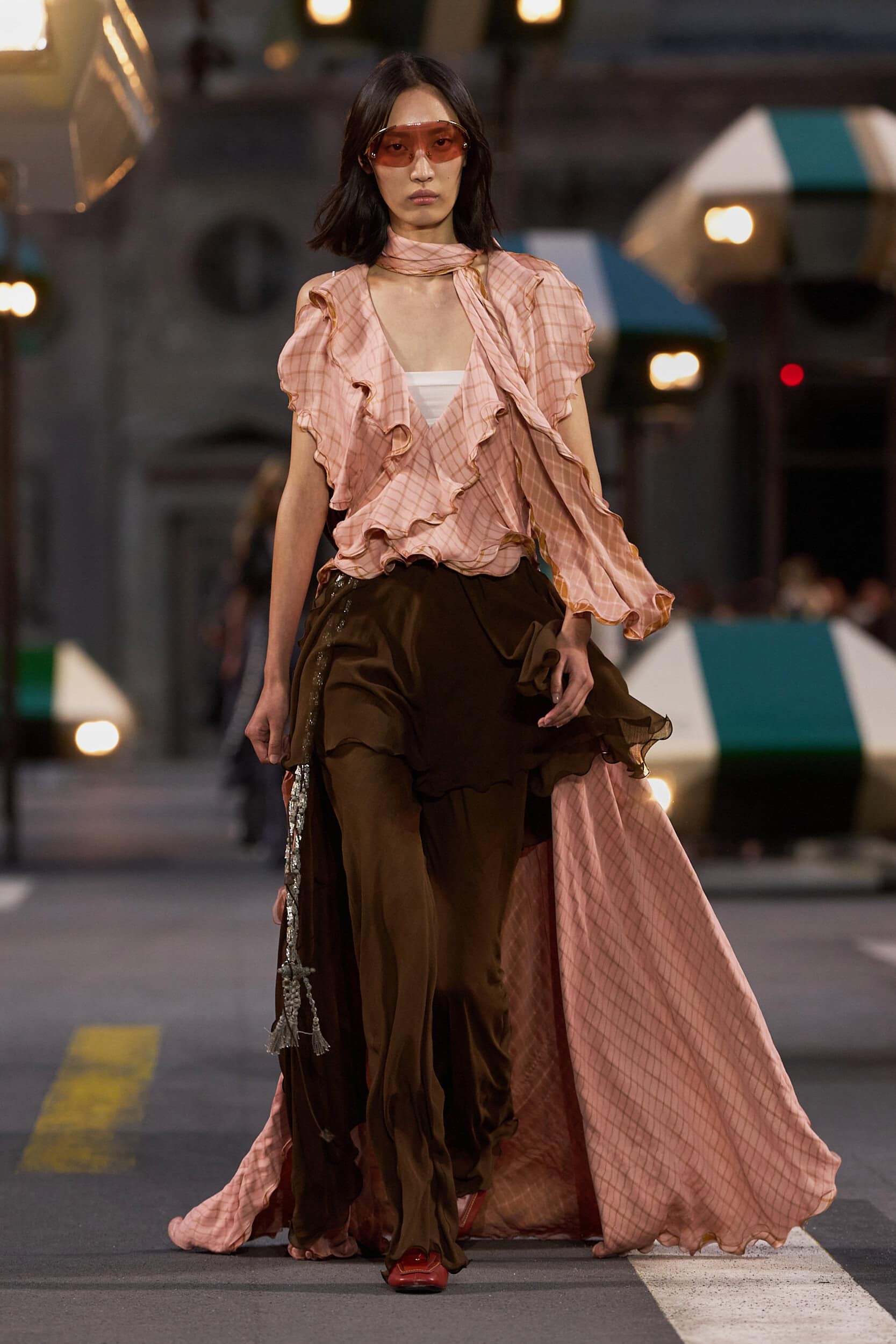 Hinh anh Louis Vuitton Xuân/Hè 2027: Chuyến du hành tới tương lai 12
