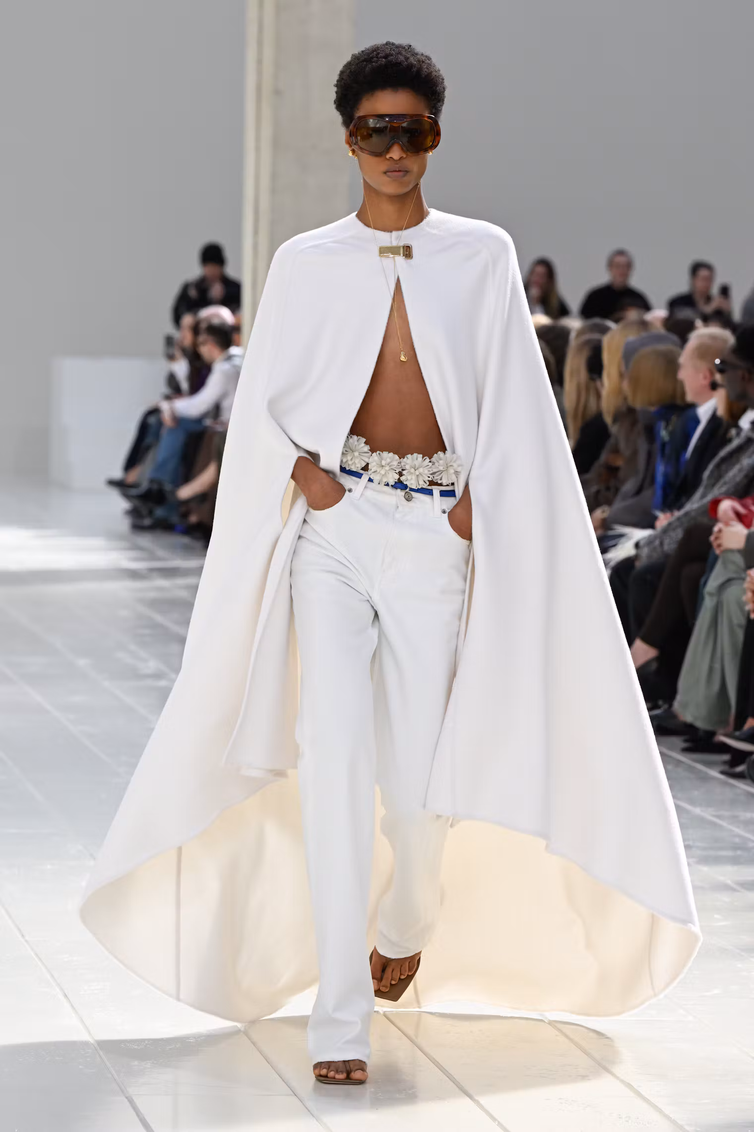 Hinh anh Balenciaga Ready-to-Wear Xuân 2027: Khi tinh thần couture bước vào đời sống thường nhật 4