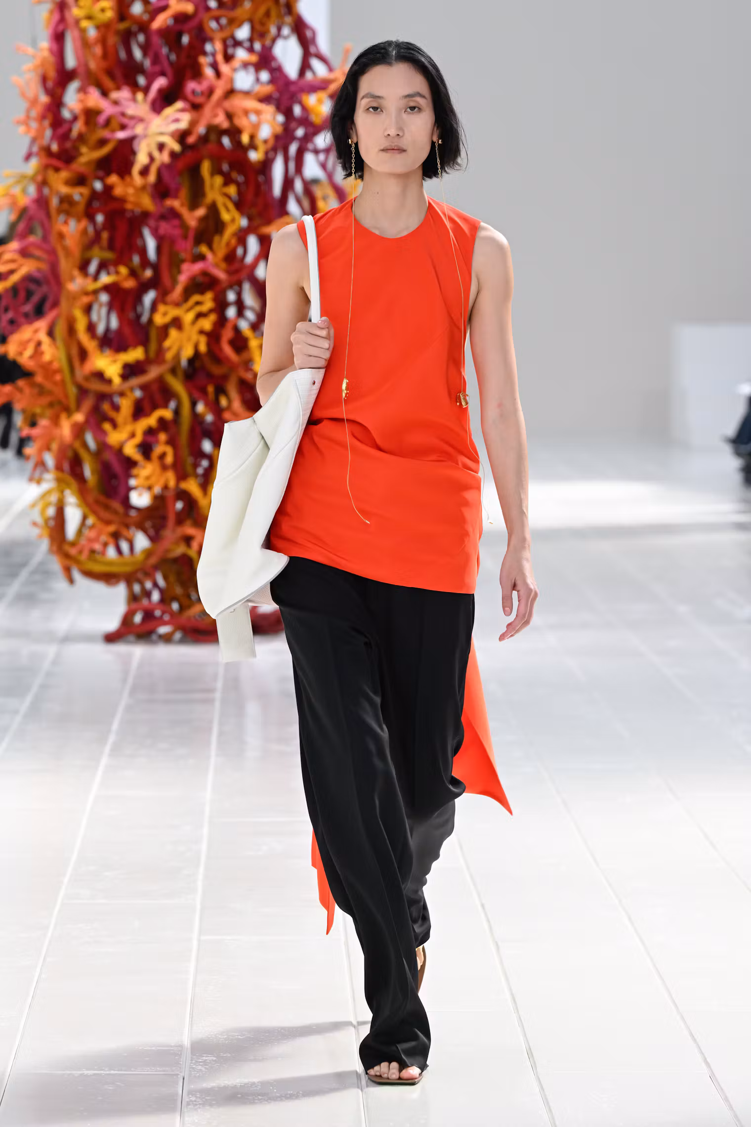Hinh anh Balenciaga Ready-to-Wear Xuân 2027: Khi tinh thần couture bước vào đời sống thường nhật 15
