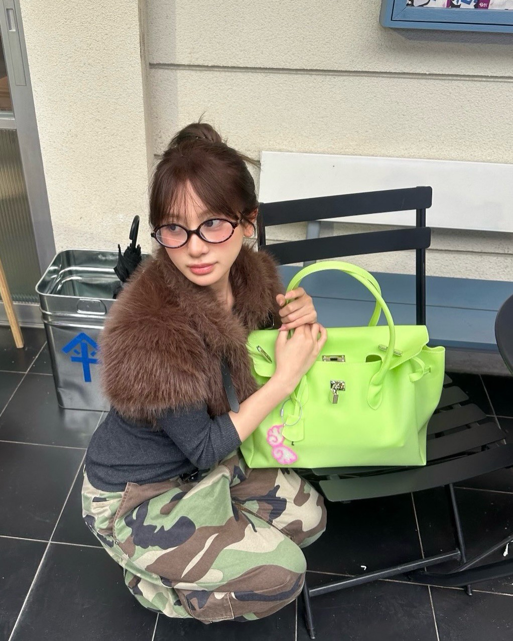 Hinh anh Bất chấp ngày mưa, xuống phố cùng jelly bag 10