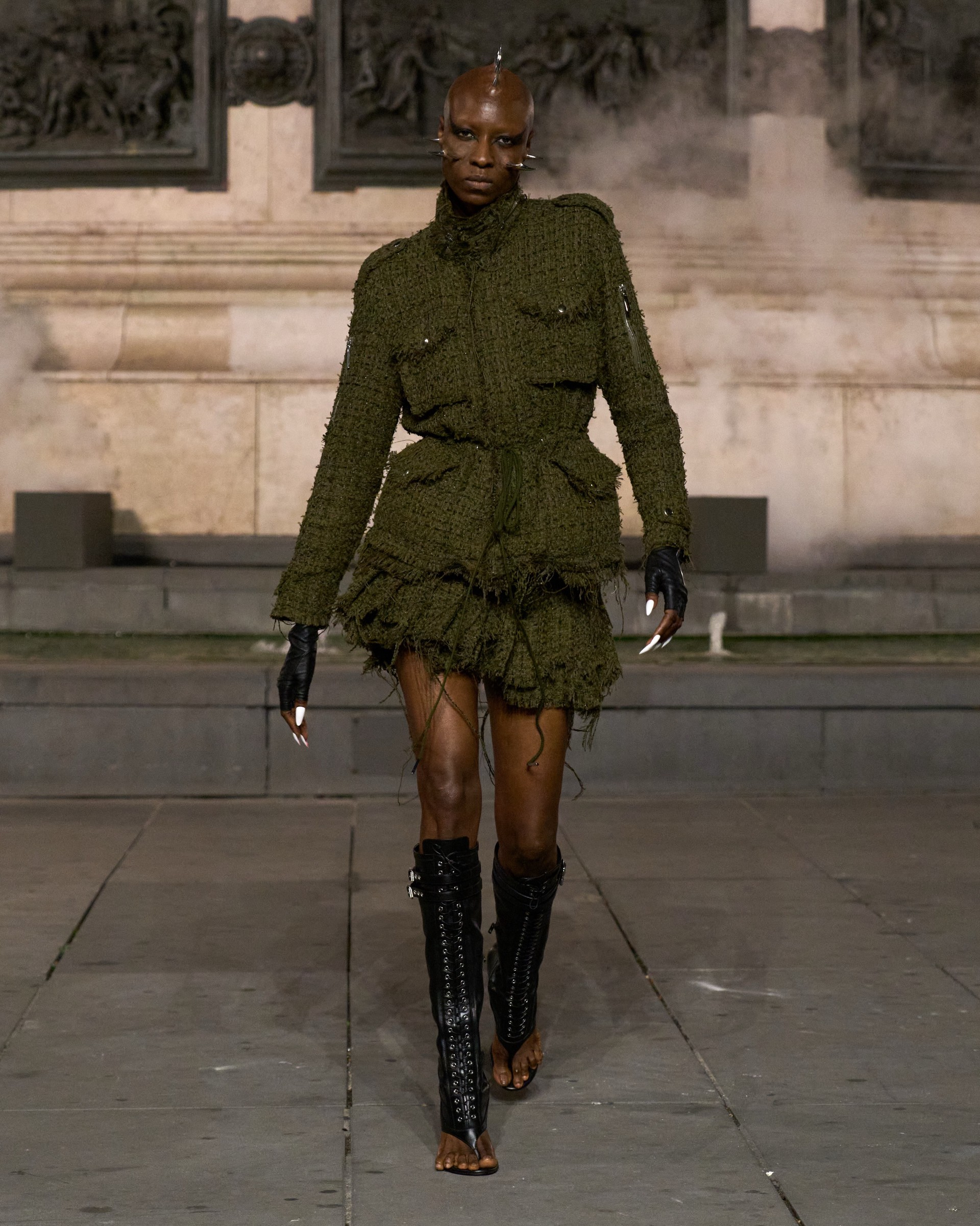 Hinh anh Paris Fashion Week: Những thế giới khác lạ trên sàn diễn thời trang 13