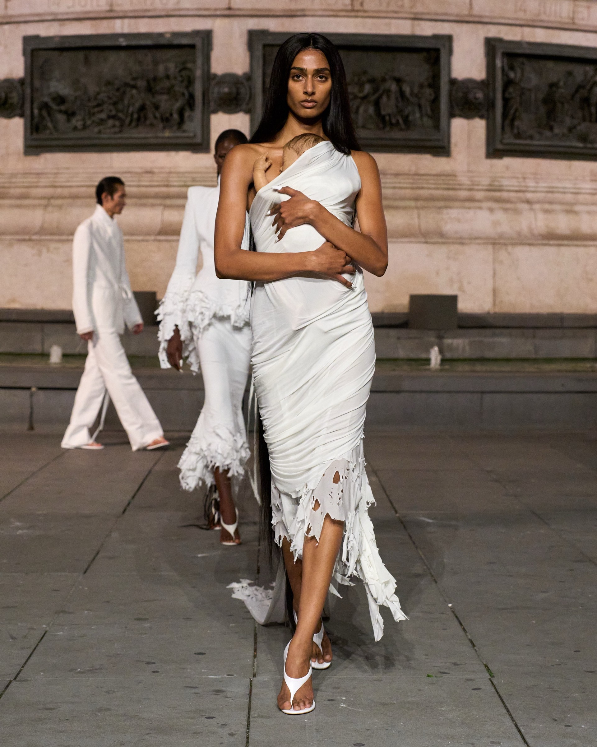 Hinh anh Paris Fashion Week: Những thế giới khác lạ trên sàn diễn thời trang 10