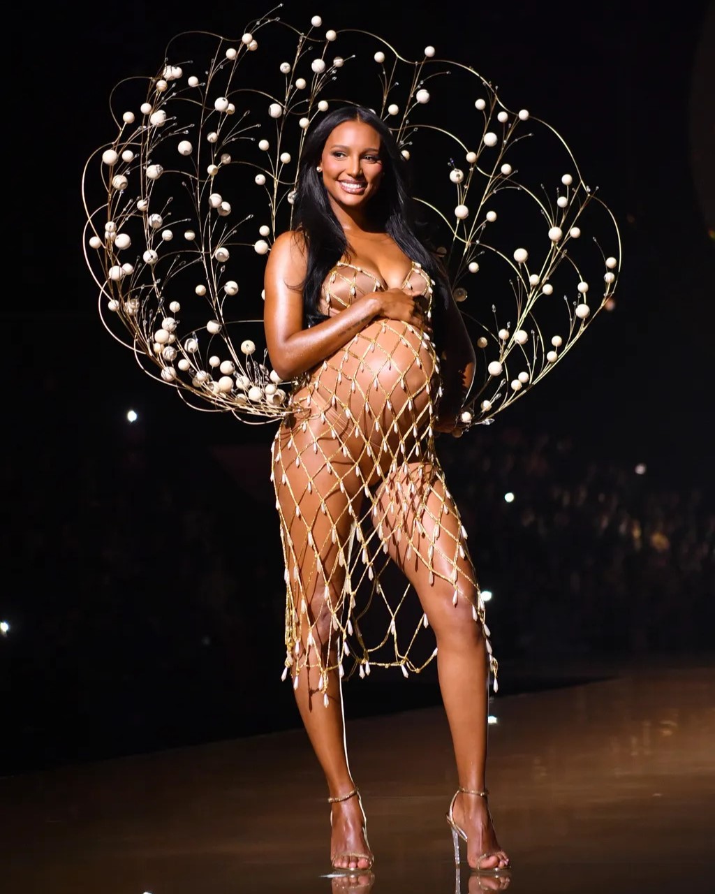 Hinh anh Vì sao các cô gái không thể rời mắt khỏi Victoria’s Secret Fashion Show? 13